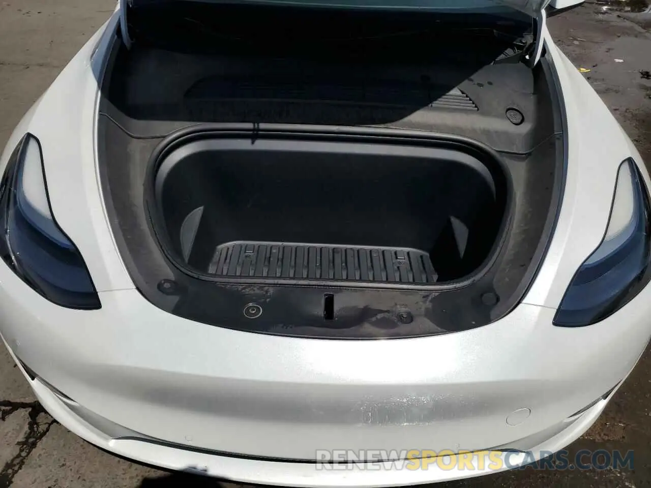 12 Photograph of a damaged car 7SAYGAEE4NF534588 TESLA MODEL Y 2022
