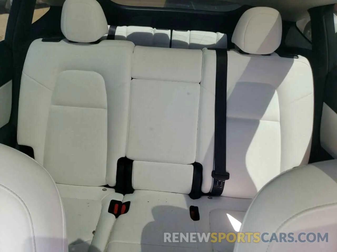 10 Photograph of a damaged car 7SAYGAEE6NF418938 TESLA MODEL Y 2022