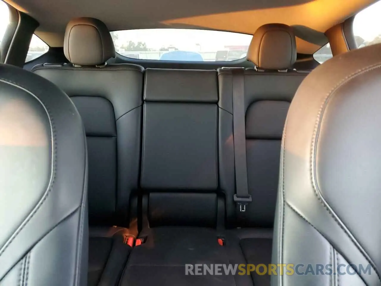 10 Photograph of a damaged car 7SAYGAEE6NF552025 TESLA MODEL Y 2022