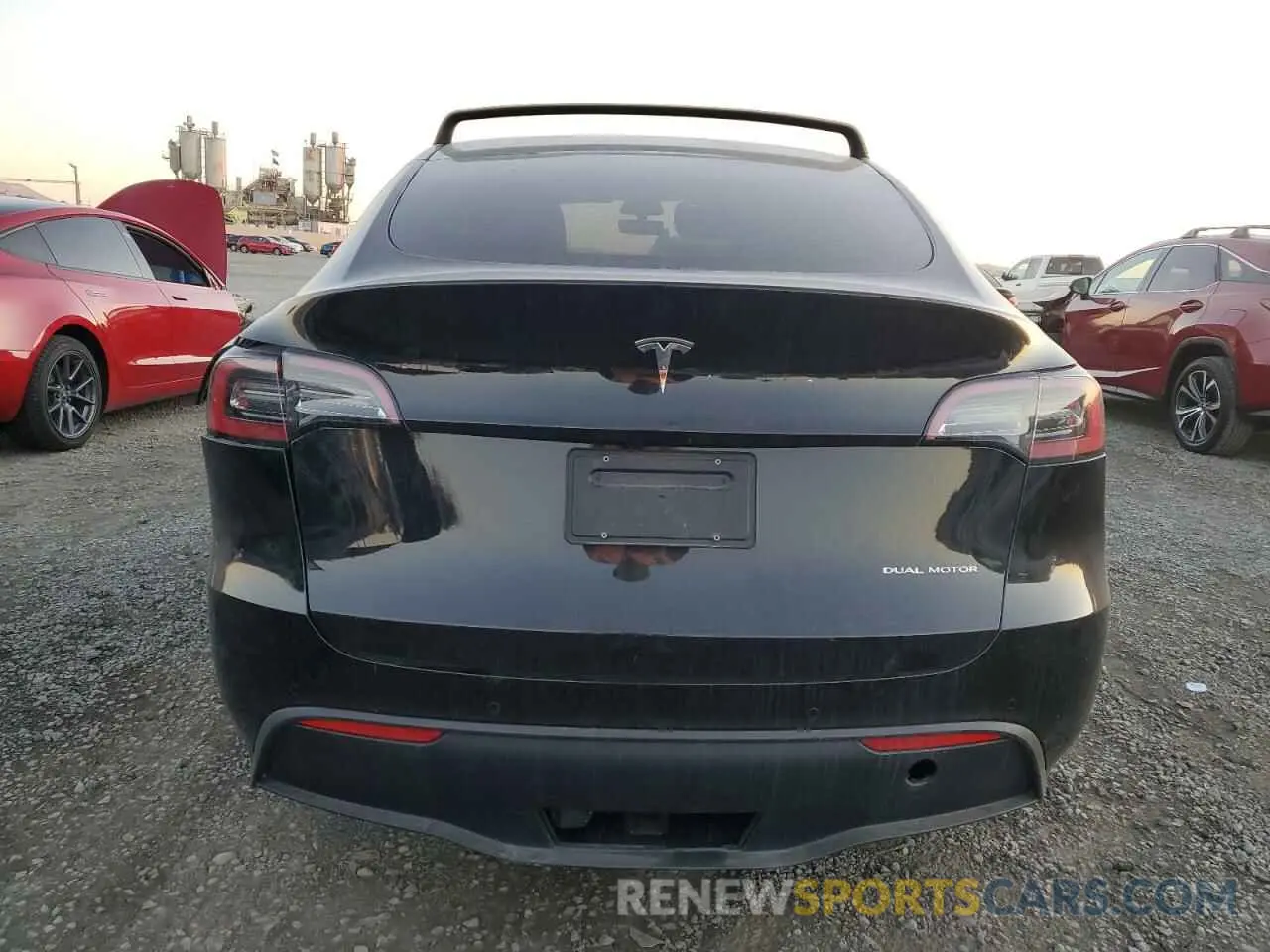 6 Photograph of a damaged car 7SAYGAEE6NF552025 TESLA MODEL Y 2022