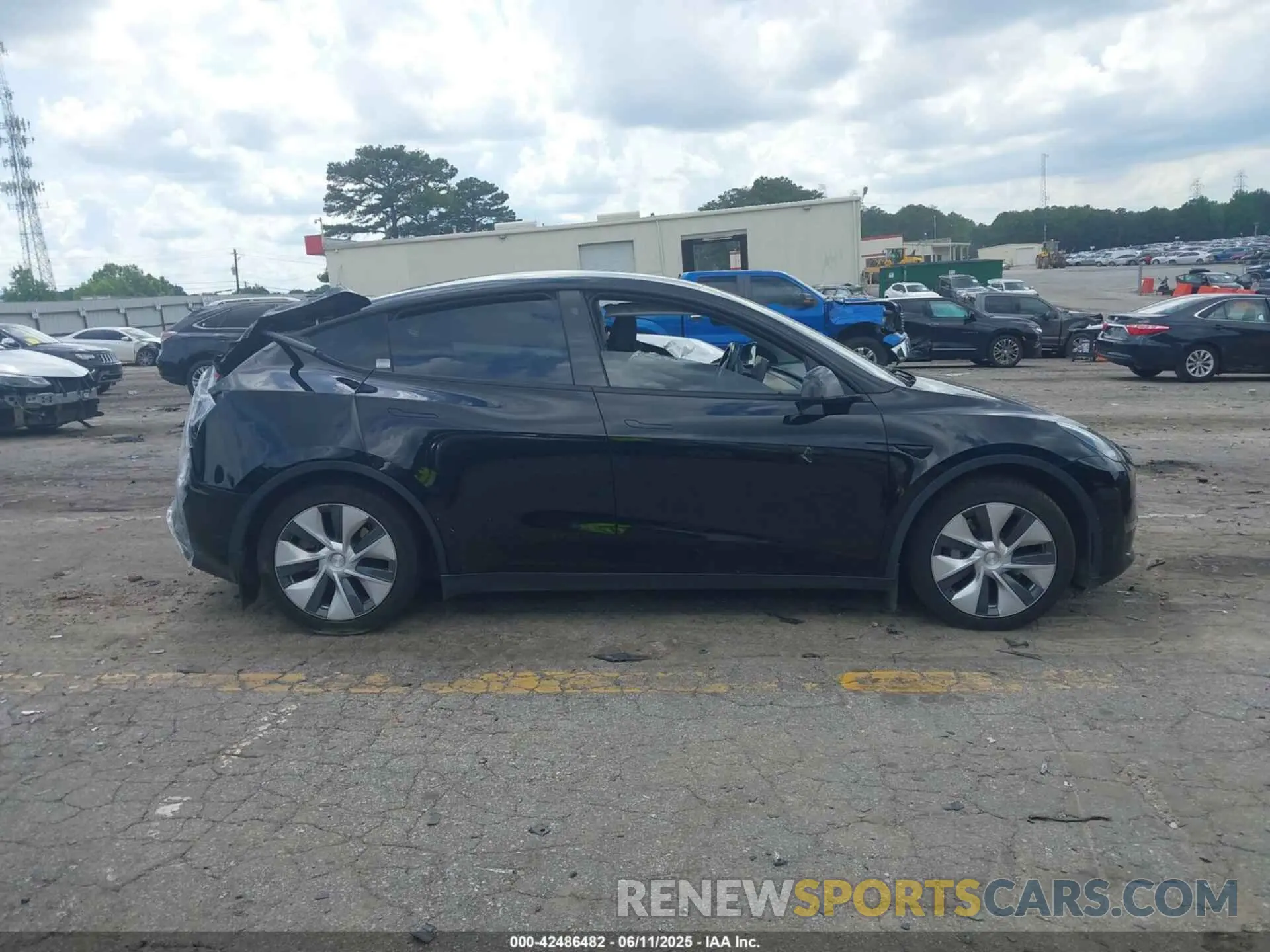 12 Photograph of a damaged car 7SAYGAEE6NF575000 TESLA MODEL Y 2022