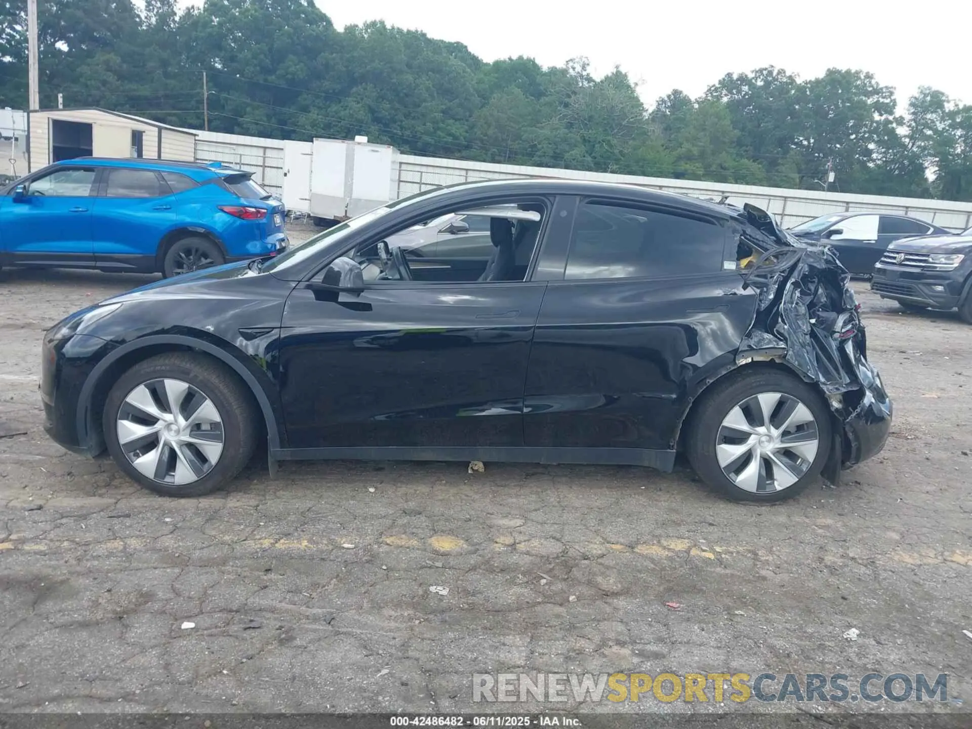 13 Photograph of a damaged car 7SAYGAEE6NF575000 TESLA MODEL Y 2022