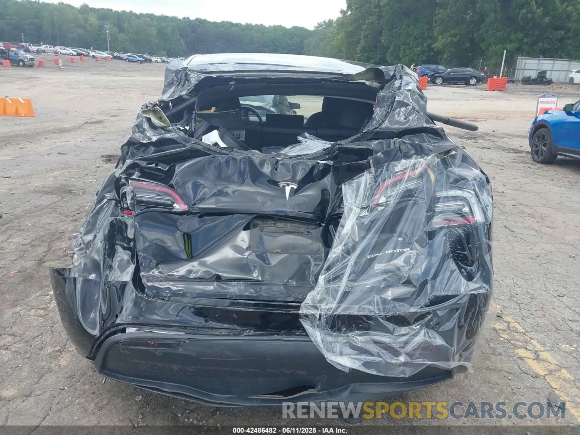 15 Photograph of a damaged car 7SAYGAEE6NF575000 TESLA MODEL Y 2022