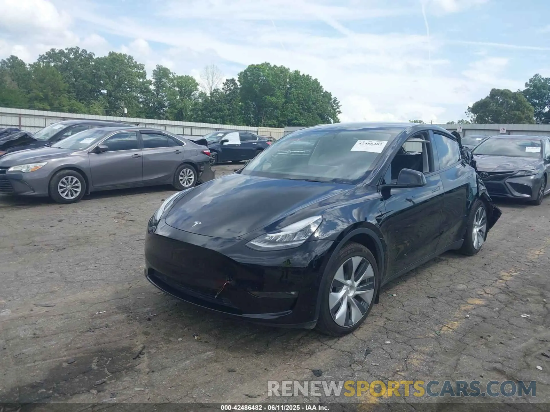 2 Photograph of a damaged car 7SAYGAEE6NF575000 TESLA MODEL Y 2022