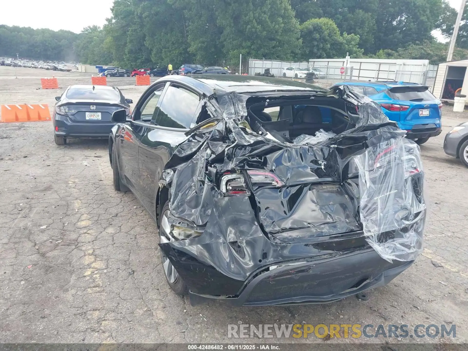 3 Photograph of a damaged car 7SAYGAEE6NF575000 TESLA MODEL Y 2022