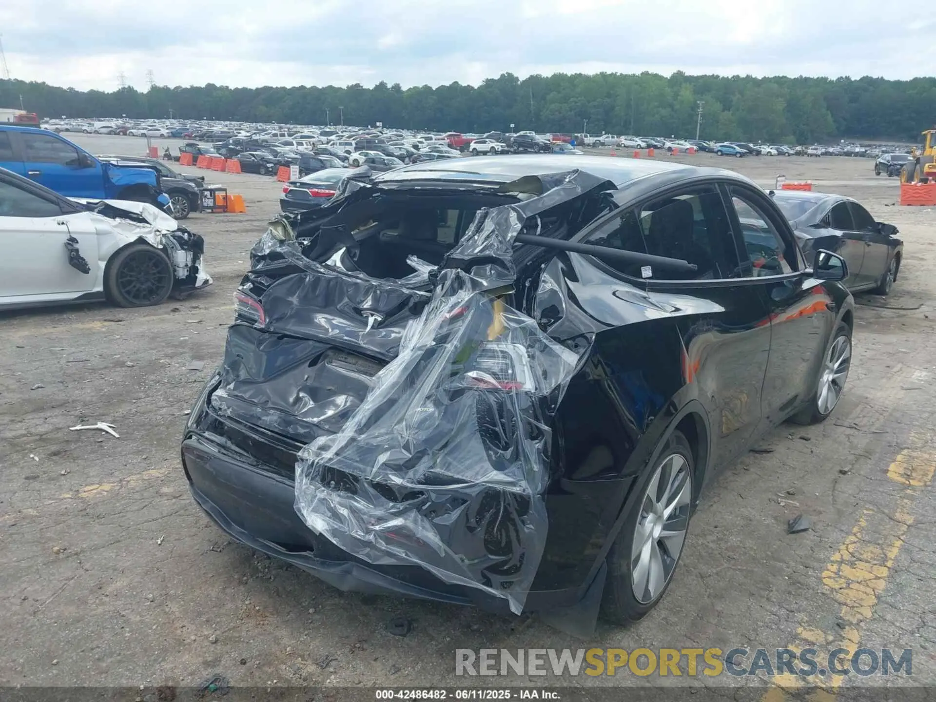 4 Photograph of a damaged car 7SAYGAEE6NF575000 TESLA MODEL Y 2022