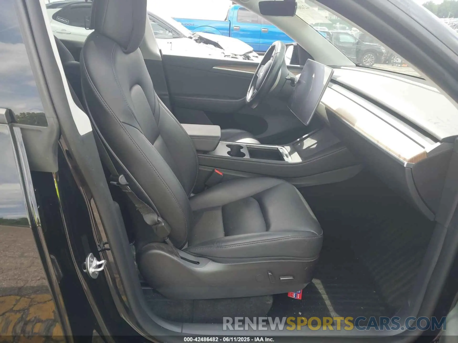 5 Photograph of a damaged car 7SAYGAEE6NF575000 TESLA MODEL Y 2022