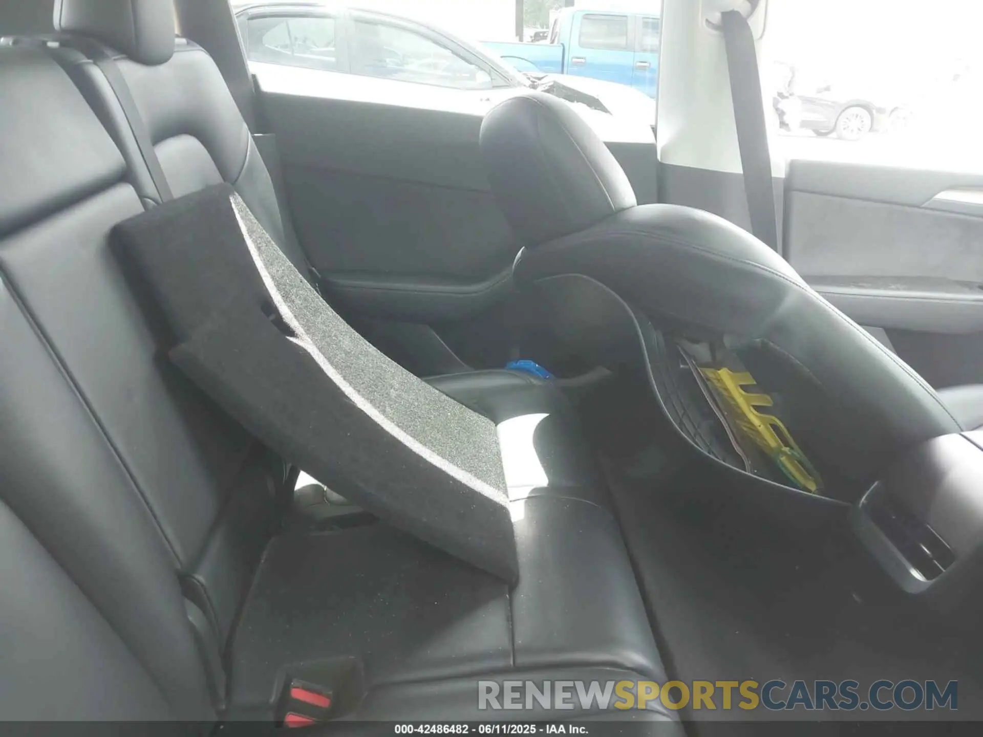 8 Photograph of a damaged car 7SAYGAEE6NF575000 TESLA MODEL Y 2022