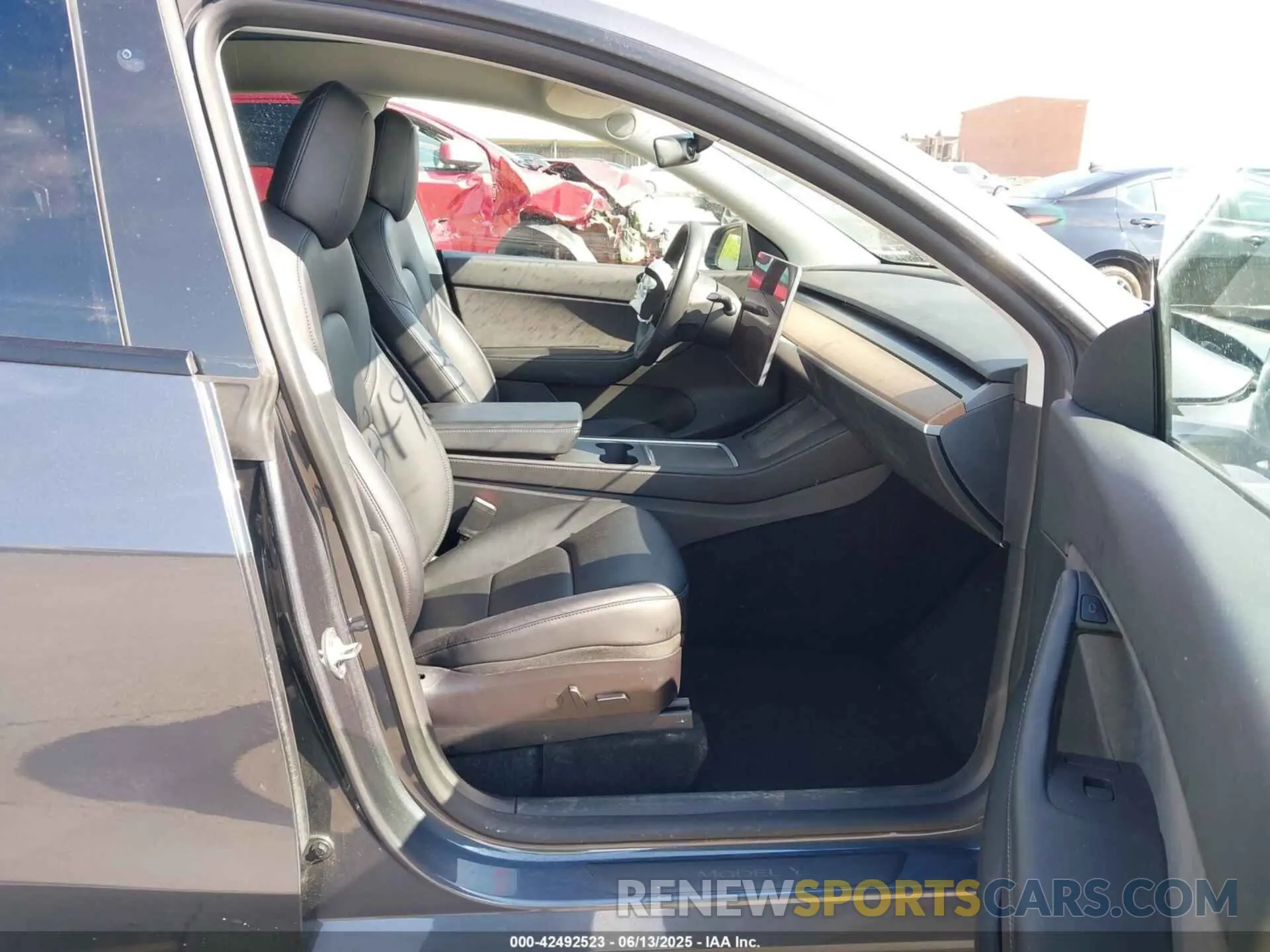 5 Photograph of a damaged car 7SAYGAEE7NF389319 TESLA MODEL Y 2022