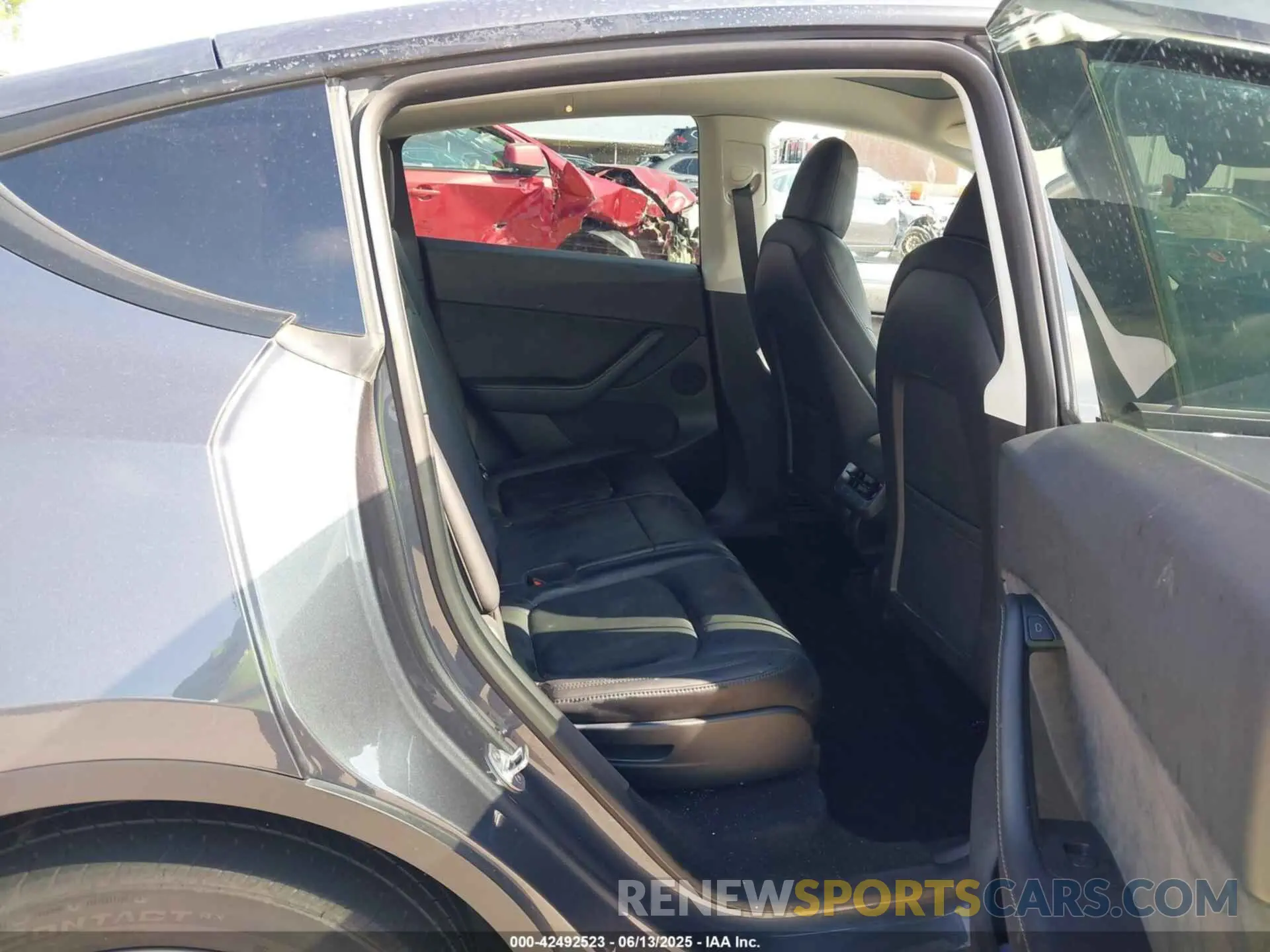 7 Photograph of a damaged car 7SAYGAEE7NF389319 TESLA MODEL Y 2022