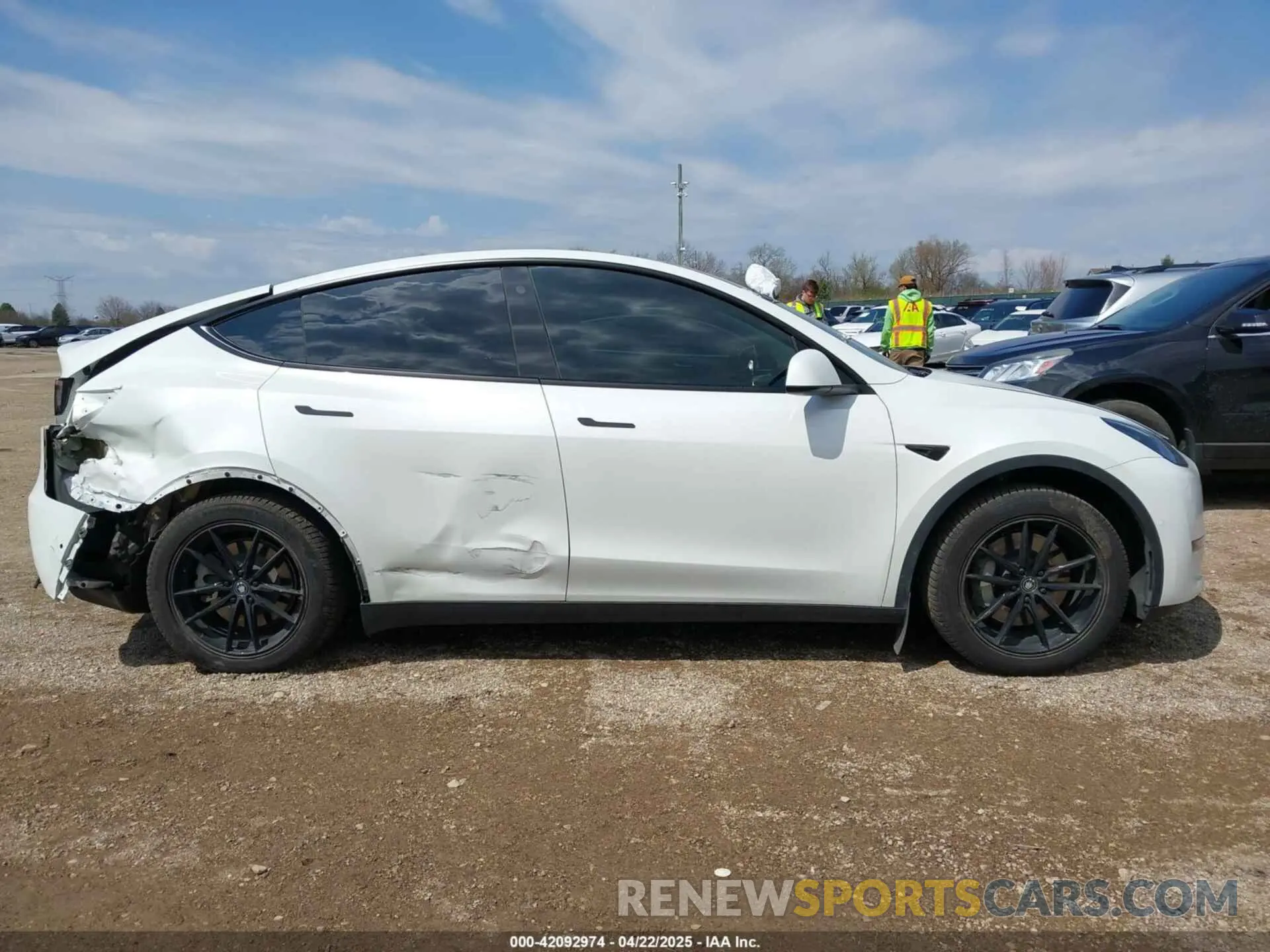 13 Photograph of a damaged car 7SAYGAEE8NF547845 TESLA MODEL Y 2022