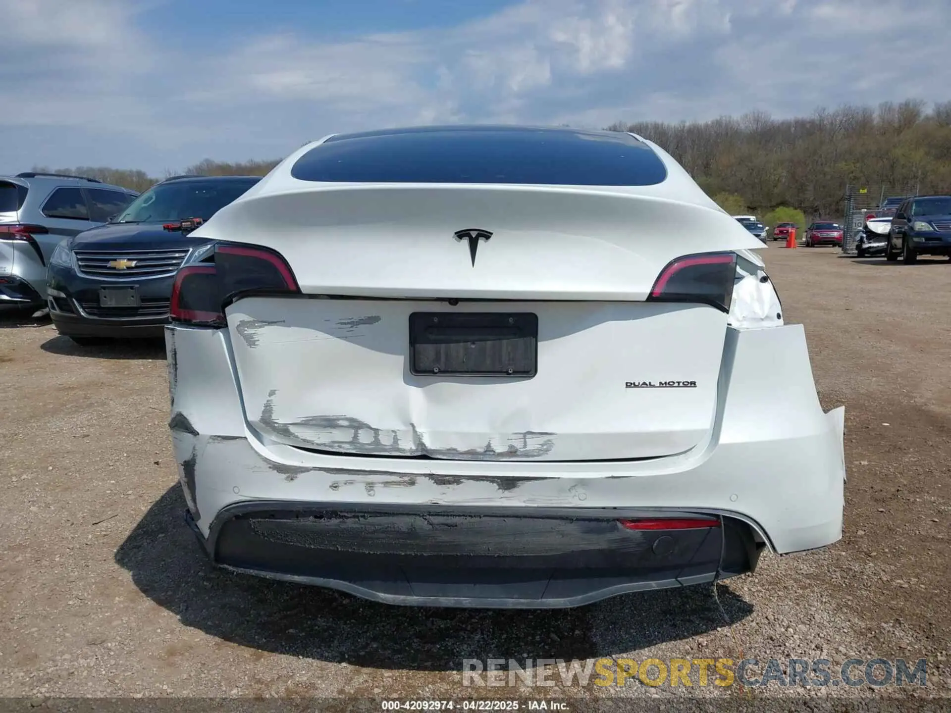 16 Photograph of a damaged car 7SAYGAEE8NF547845 TESLA MODEL Y 2022