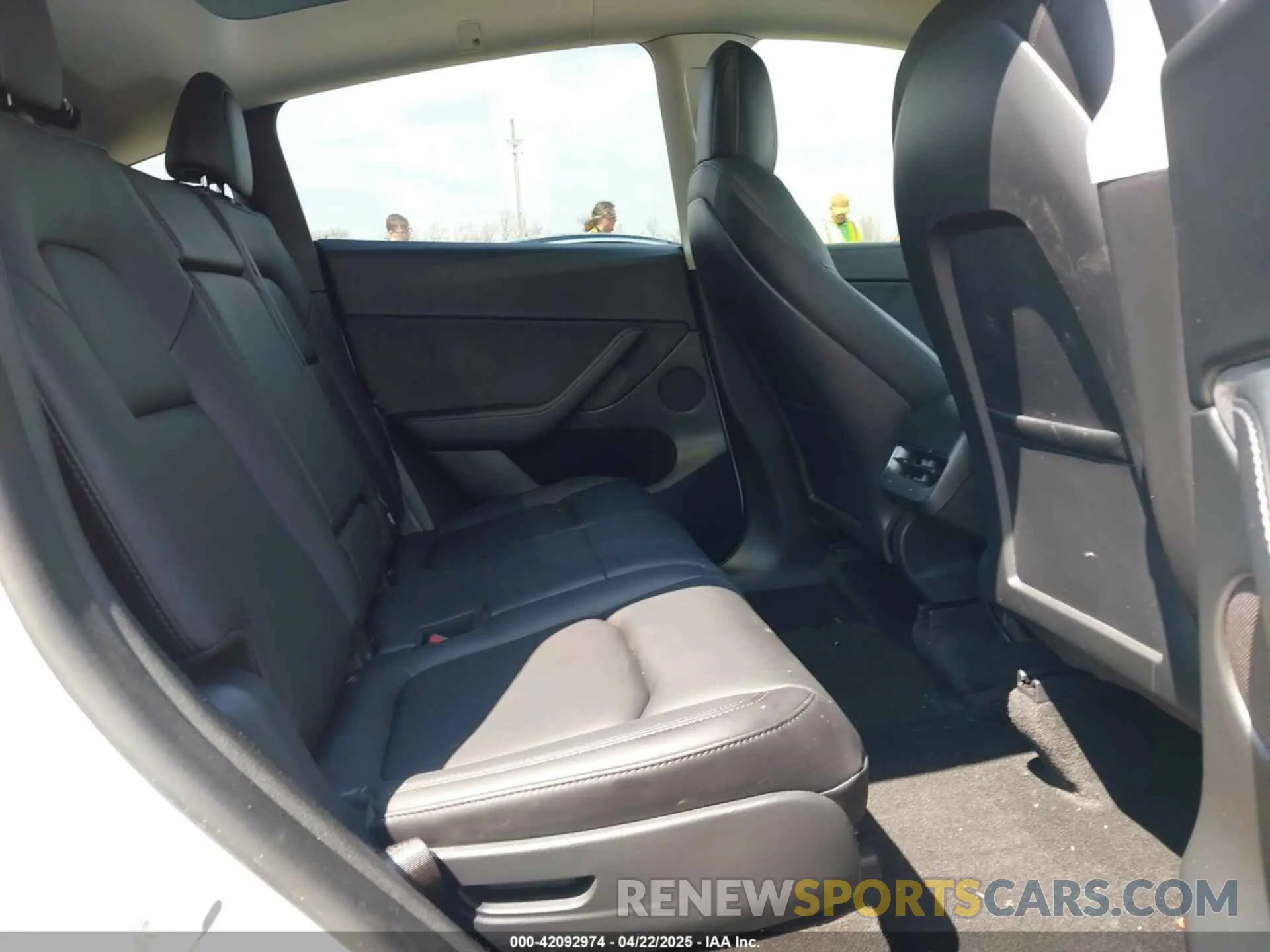 8 Photograph of a damaged car 7SAYGAEE8NF547845 TESLA MODEL Y 2022