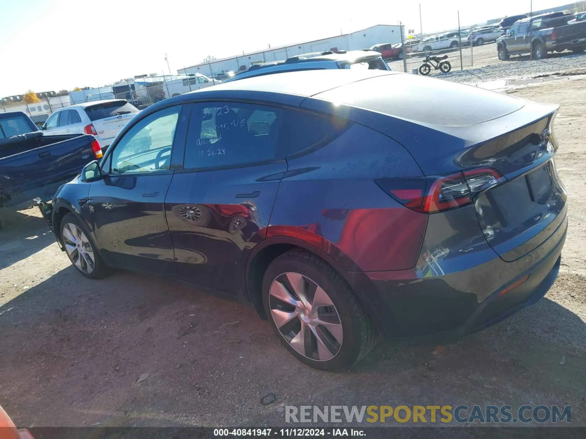 13 Photograph of a damaged car 7SAYGAEE9NF398040 TESLA MODEL Y 2022