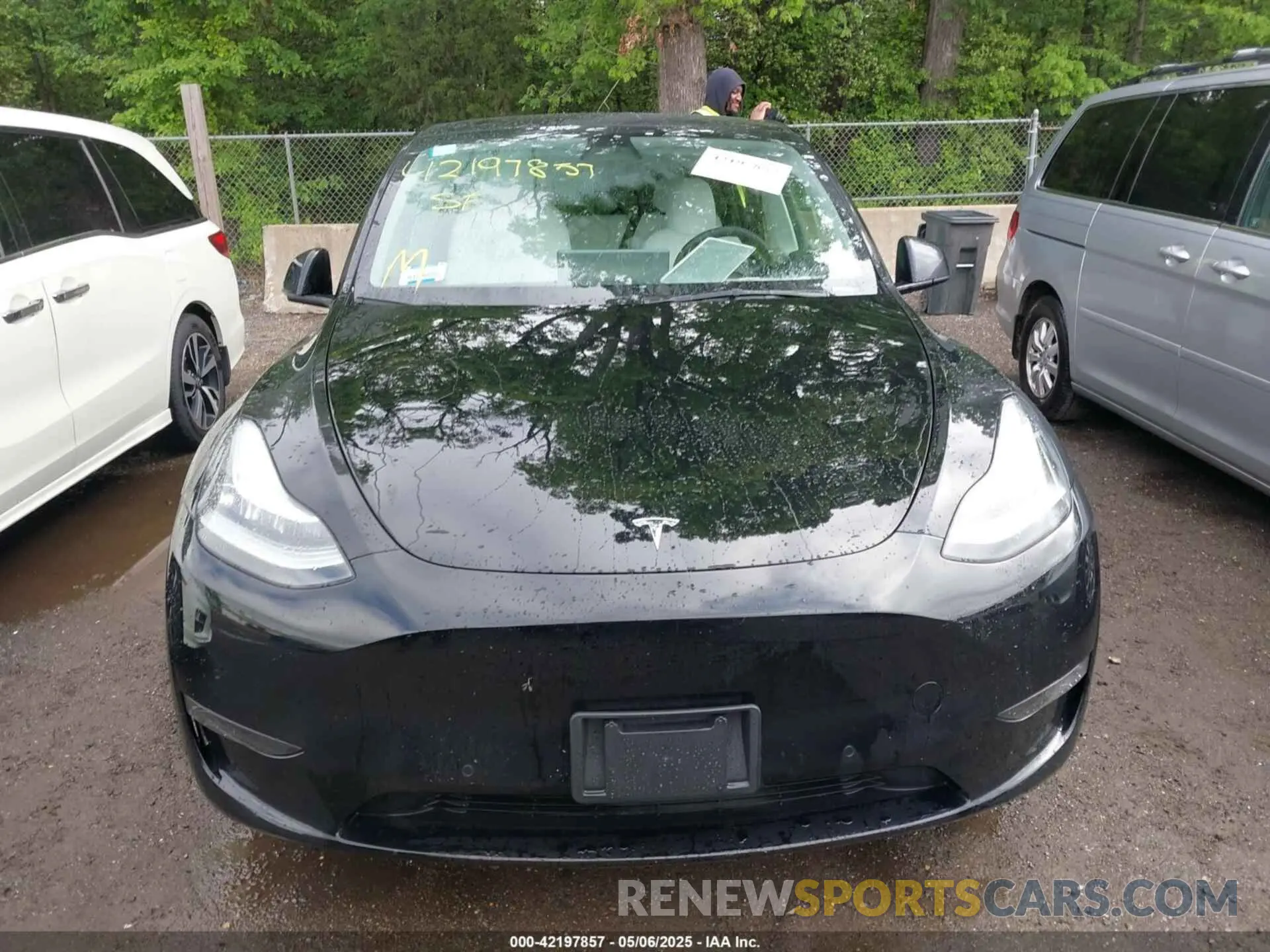 12 Photograph of a damaged car 7SAYGAEE9NF464960 TESLA MODEL Y 2022