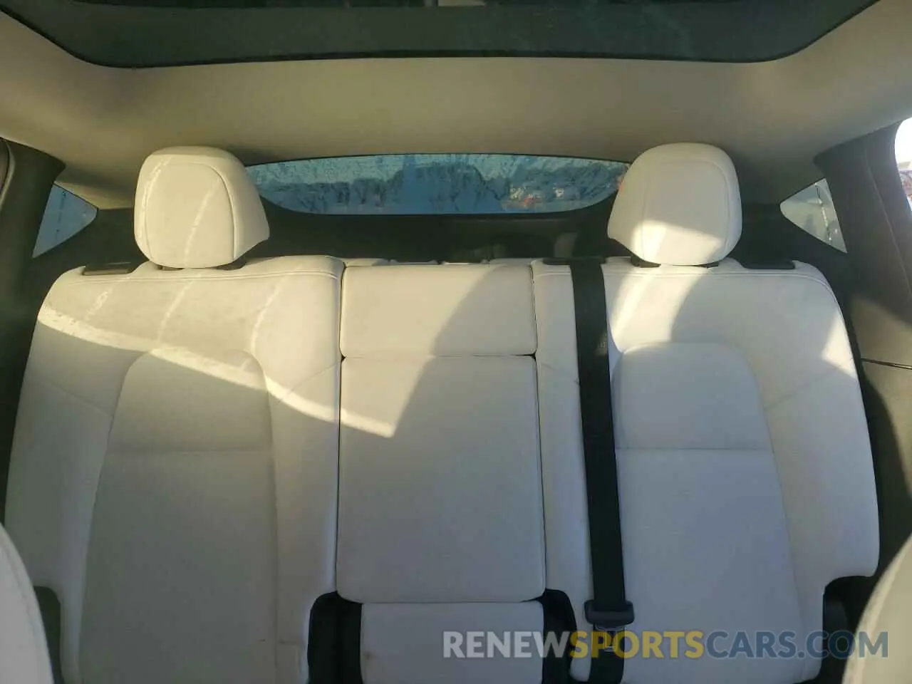10 Photograph of a damaged car 7SAYGAEEXNF314033 TESLA MODEL Y 2022