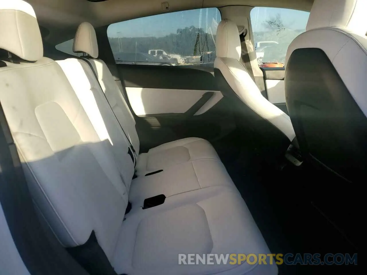 11 Photograph of a damaged car 7SAYGAEEXNF314033 TESLA MODEL Y 2022