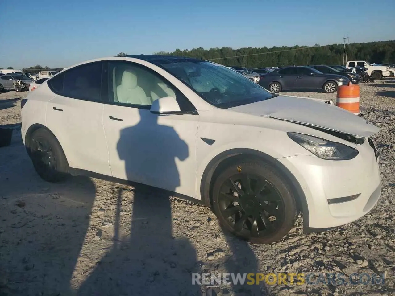 4 Photograph of a damaged car 7SAYGAEEXNF314033 TESLA MODEL Y 2022