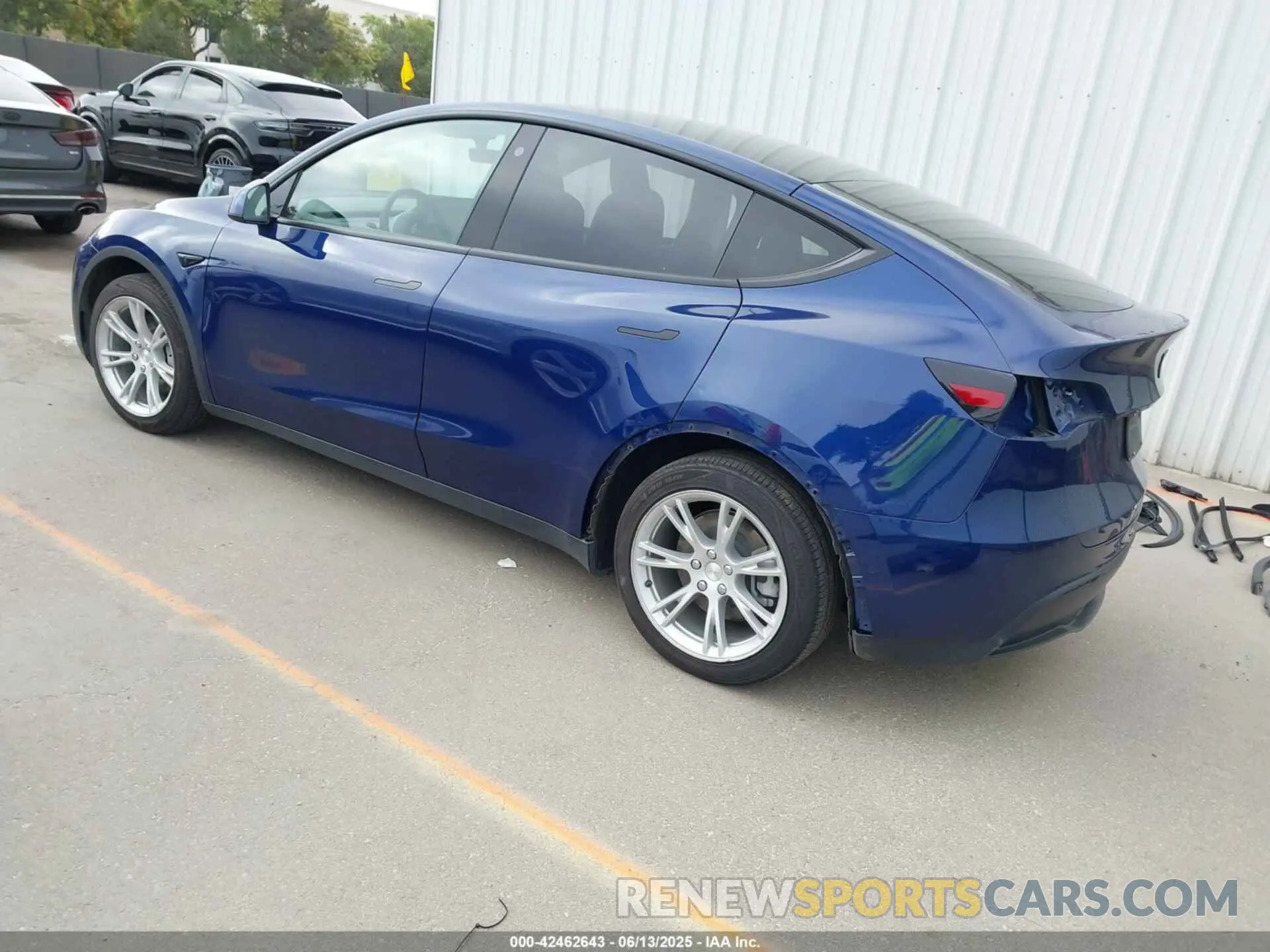 3 Photograph of a damaged car 7SAYGAEEXNF363300 TESLA MODEL Y 2022