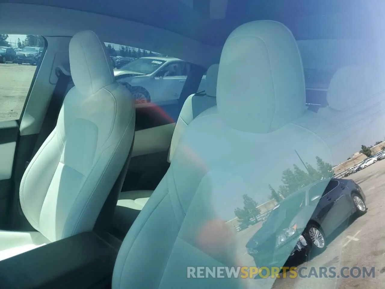 10 Photograph of a damaged car 7SAYGAEEXNF515978 TESLA MODEL Y 2022