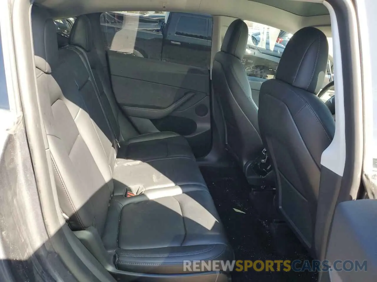 10 Photograph of a damaged car 7SAYGAEEXNF517729 TESLA MODEL Y 2022