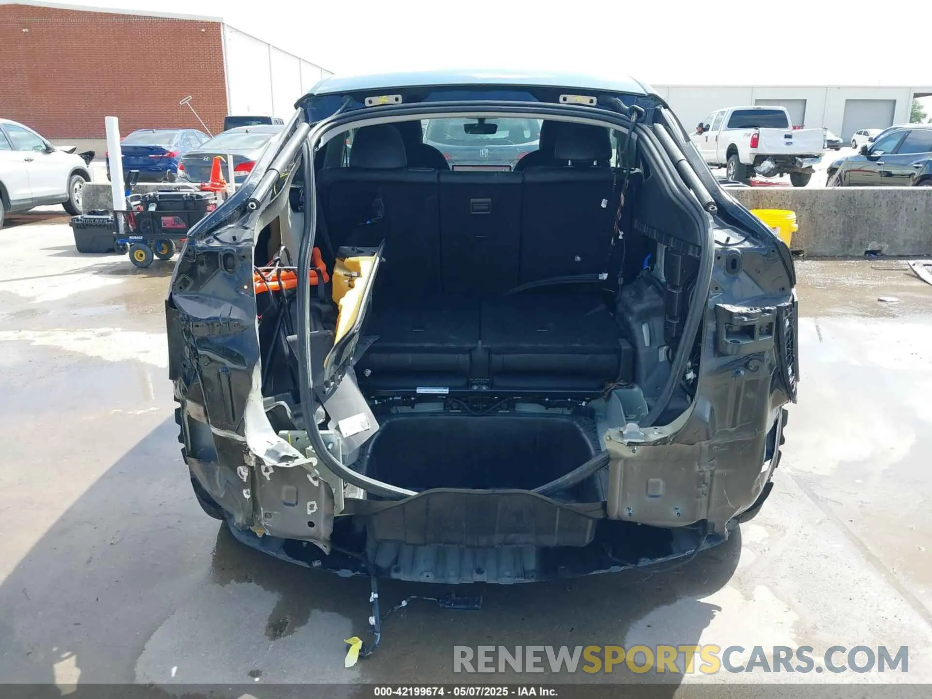 16 Photograph of a damaged car 7SAYGAEEXNF543540 TESLA MODEL Y 2022