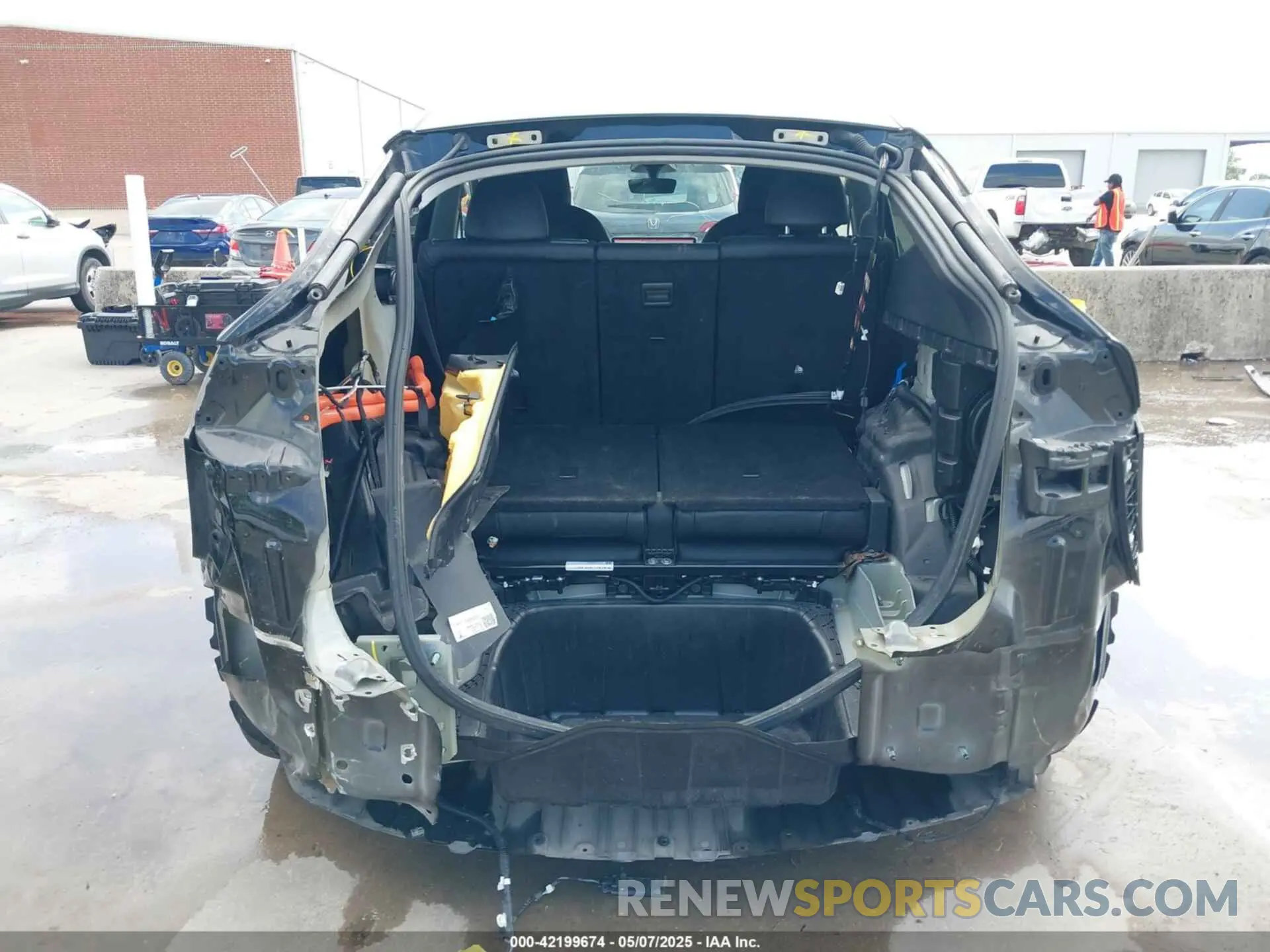 6 Photograph of a damaged car 7SAYGAEEXNF543540 TESLA MODEL Y 2022