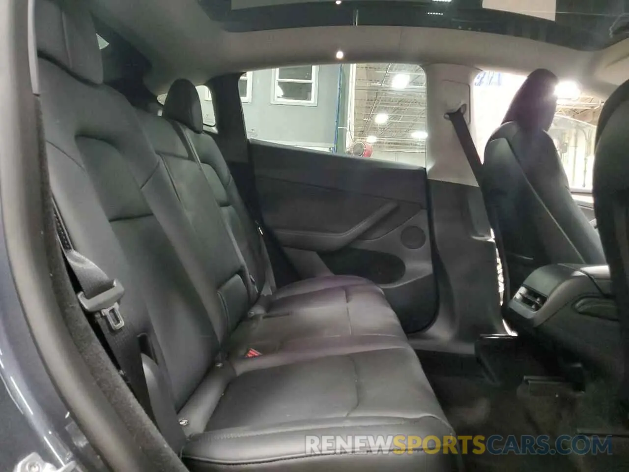 10 Photograph of a damaged car 7SAYGDEE0NA017223 TESLA MODEL Y 2022
