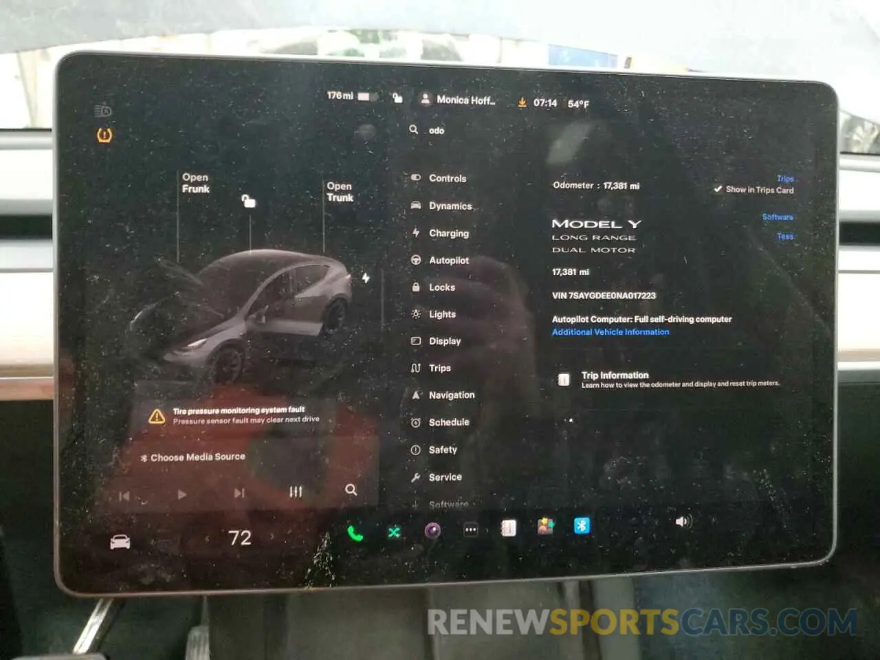 9 Photograph of a damaged car 7SAYGDEE0NA017223 TESLA MODEL Y 2022