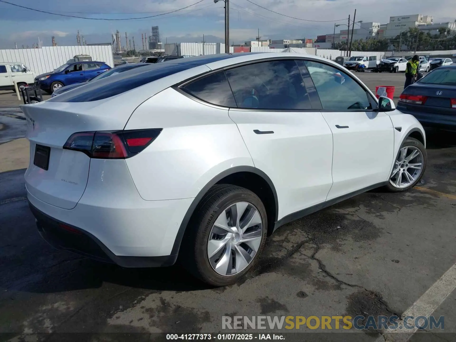 4 Photograph of a damaged car 7SAYGDEE0NA021305 TESLA MODEL Y 2022