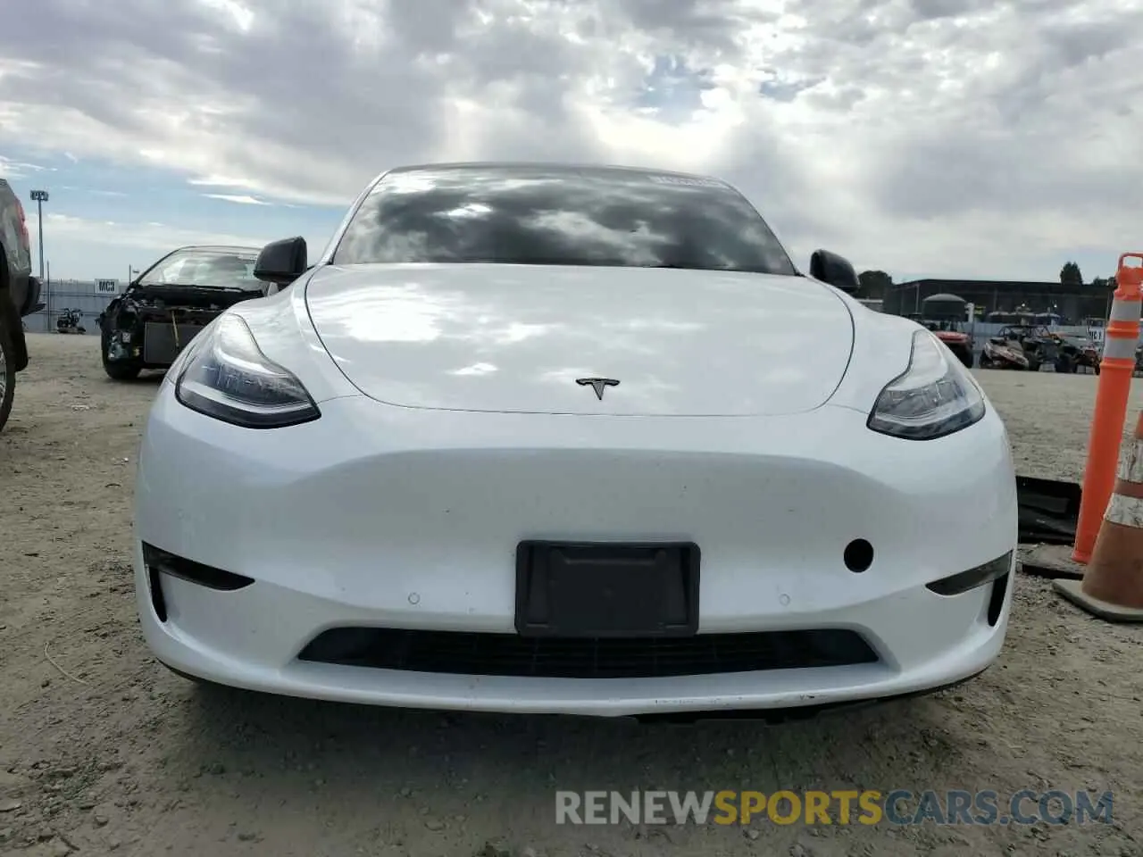 5 Photograph of a damaged car 7SAYGDEE0NF369799 TESLA MODEL Y 2022