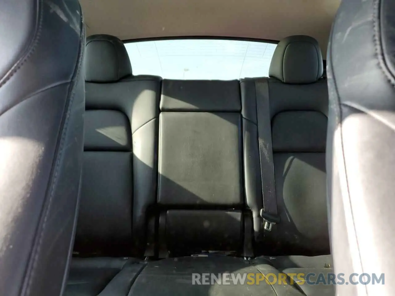 10 Photograph of a damaged car 7SAYGDEE0NF426745 TESLA MODEL Y 2022