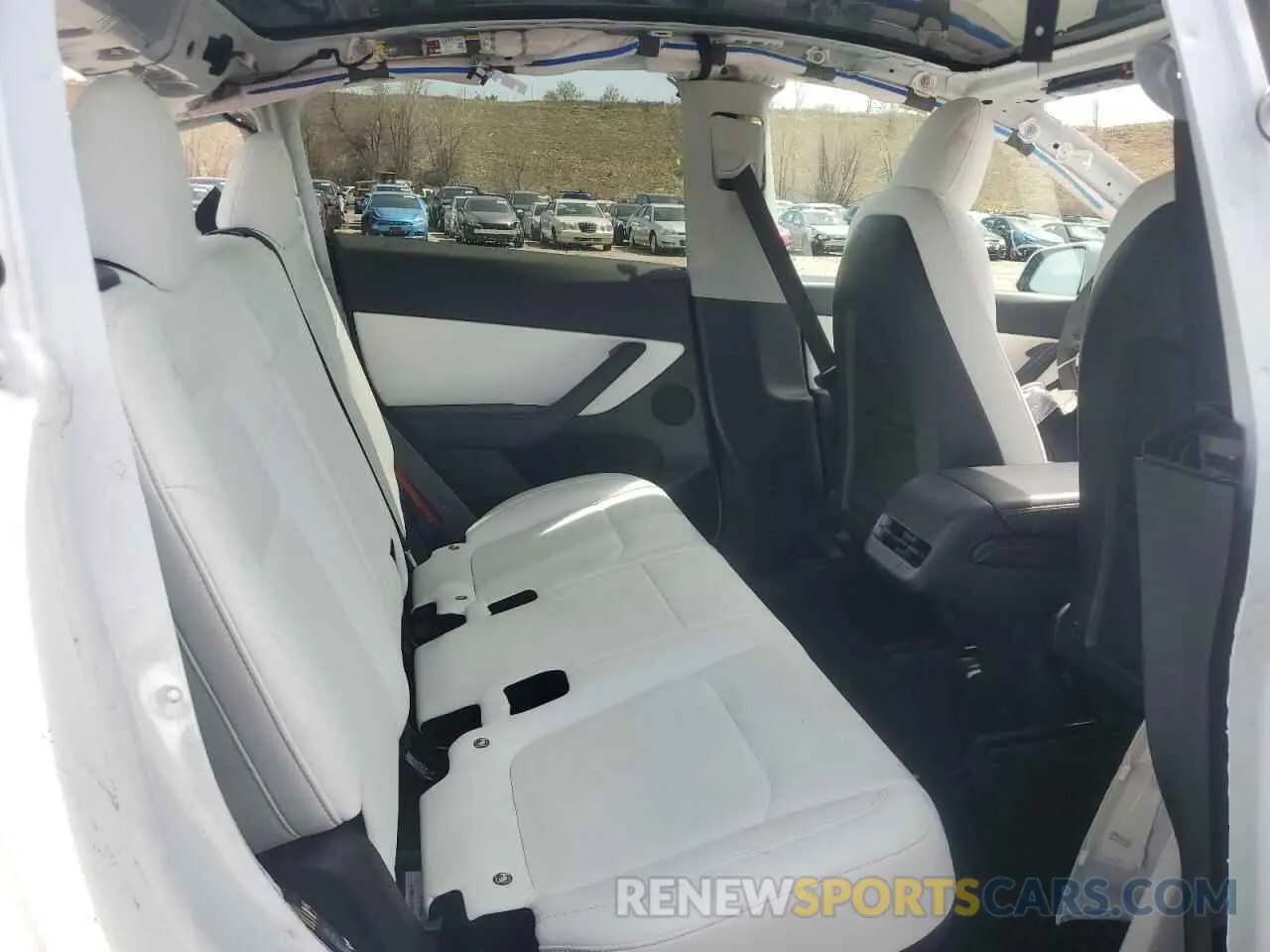 11 Photograph of a damaged car 7SAYGDEE0NF436885 TESLA MODEL Y 2022
