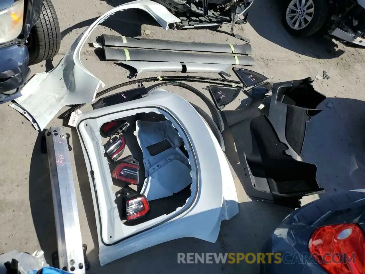 13 Photograph of a damaged car 7SAYGDEE0NF436885 TESLA MODEL Y 2022