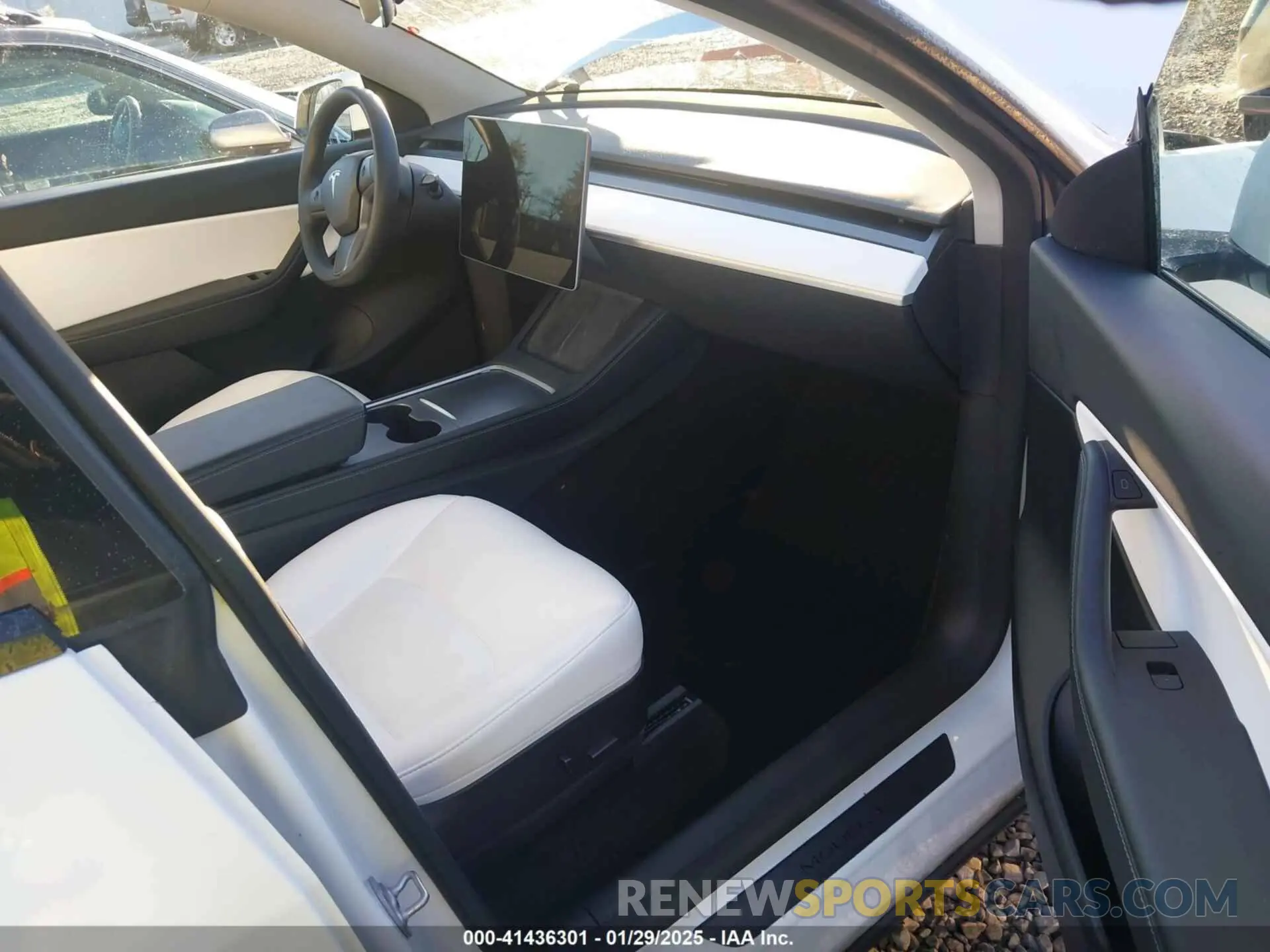 5 Photograph of a damaged car 7SAYGDEE0NF440810 TESLA MODEL Y 2022