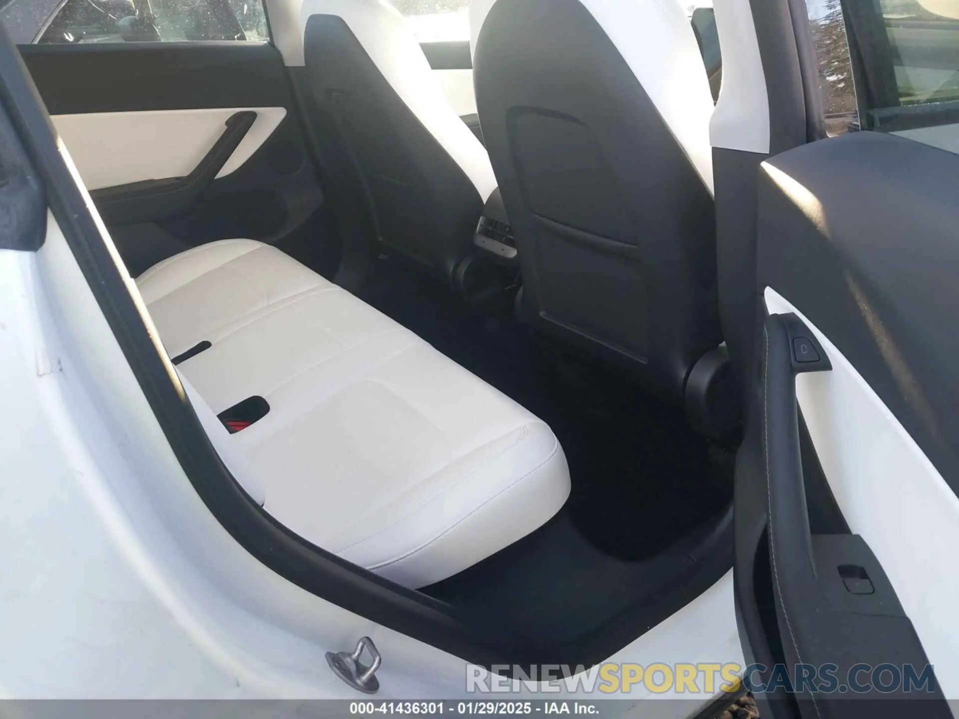 8 Photograph of a damaged car 7SAYGDEE0NF440810 TESLA MODEL Y 2022