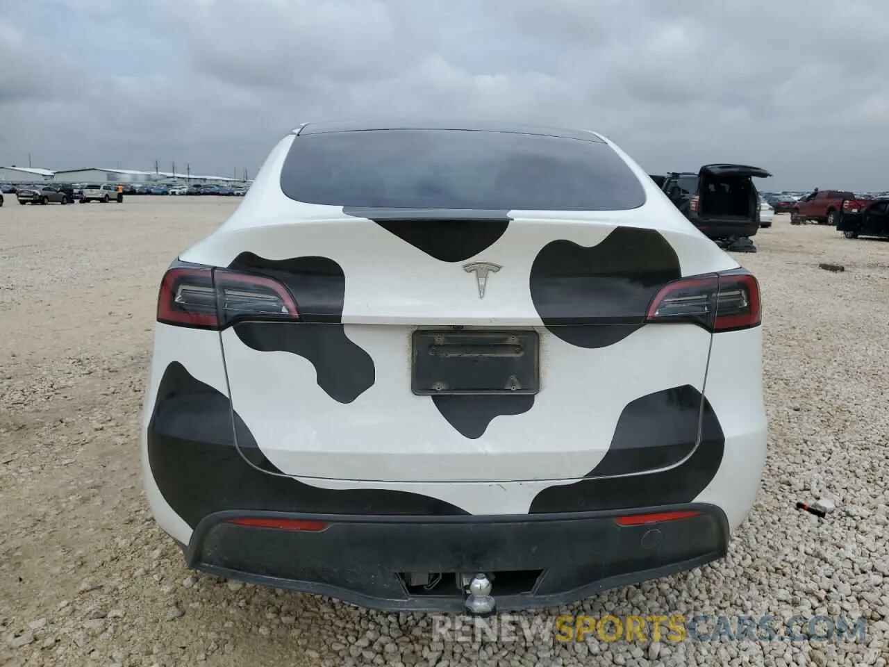 6 Photograph of a damaged car 7SAYGDEE1NA001175 TESLA MODEL Y 2022
