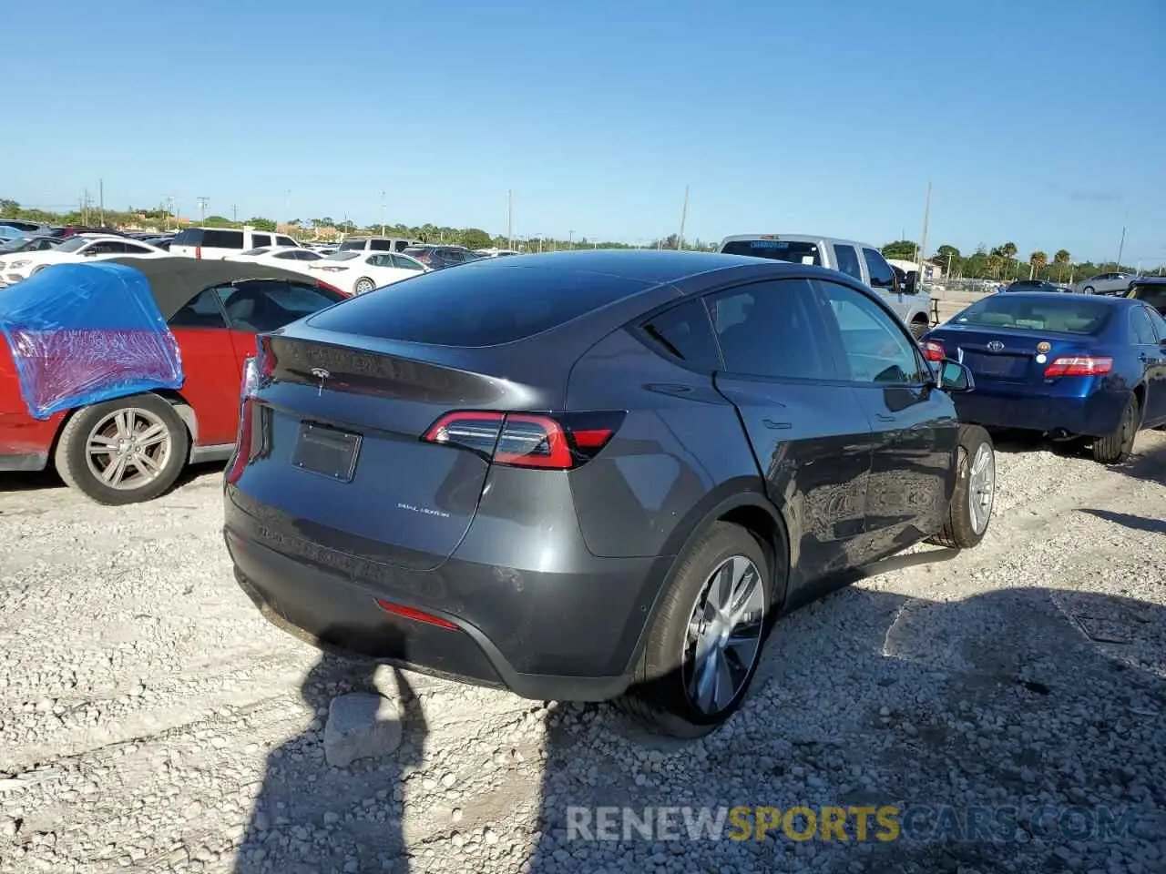 4 Photograph of a damaged car 7SAYGDEE1NA003377 TESLA MODEL Y 2022