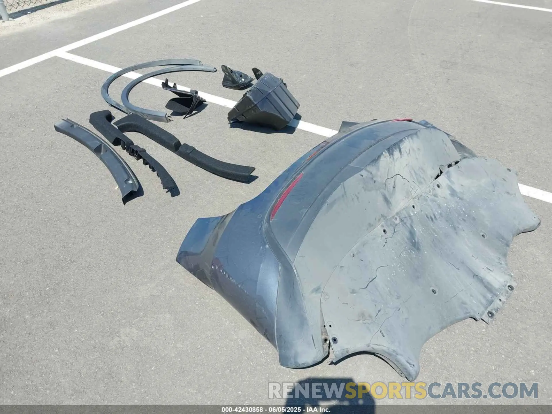 12 Photograph of a damaged car 7SAYGDEE1NF312334 TESLA MODEL Y 2022
