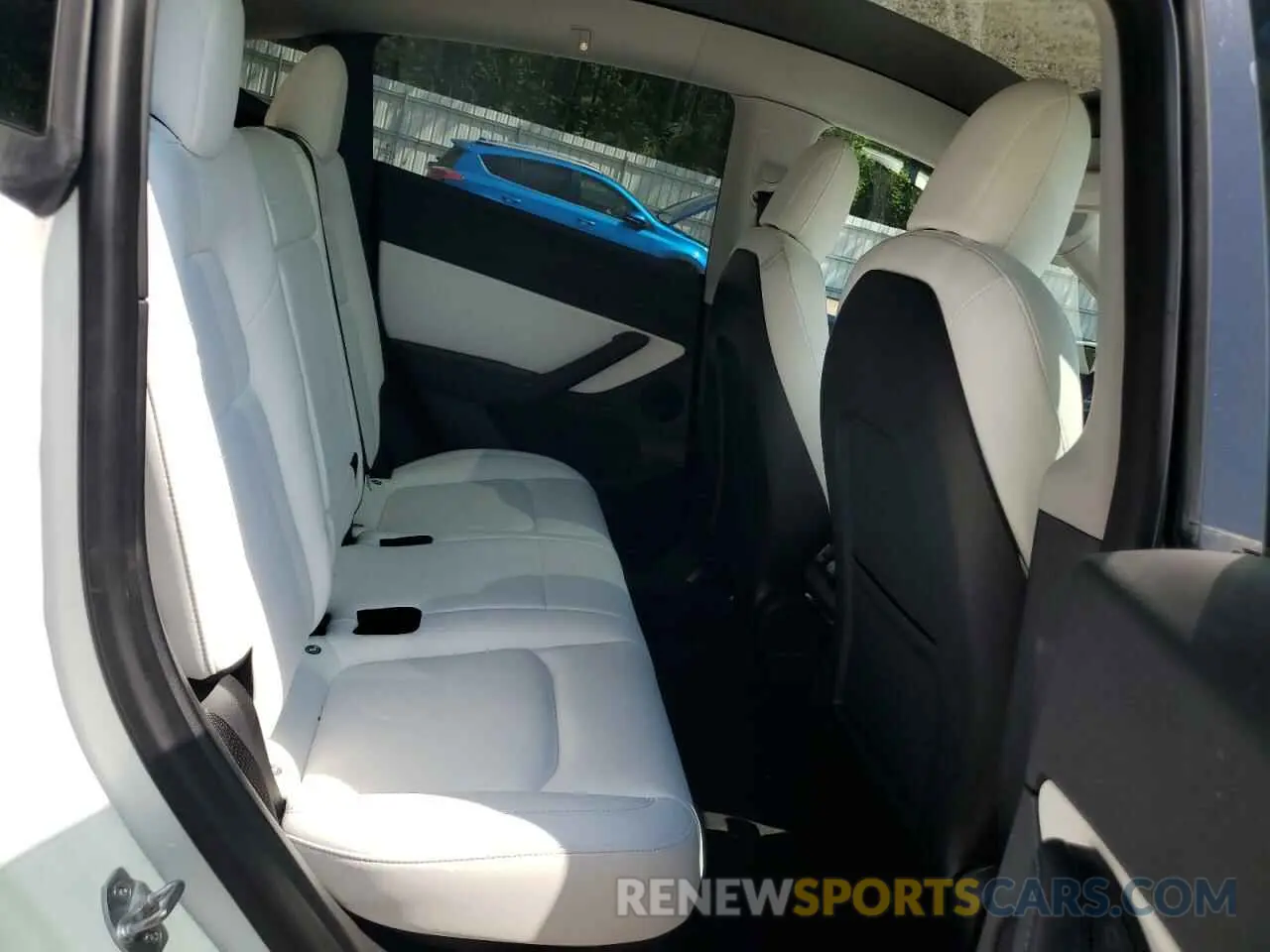 10 Photograph of a damaged car 7SAYGDEE1NF354633 TESLA MODEL Y 2022