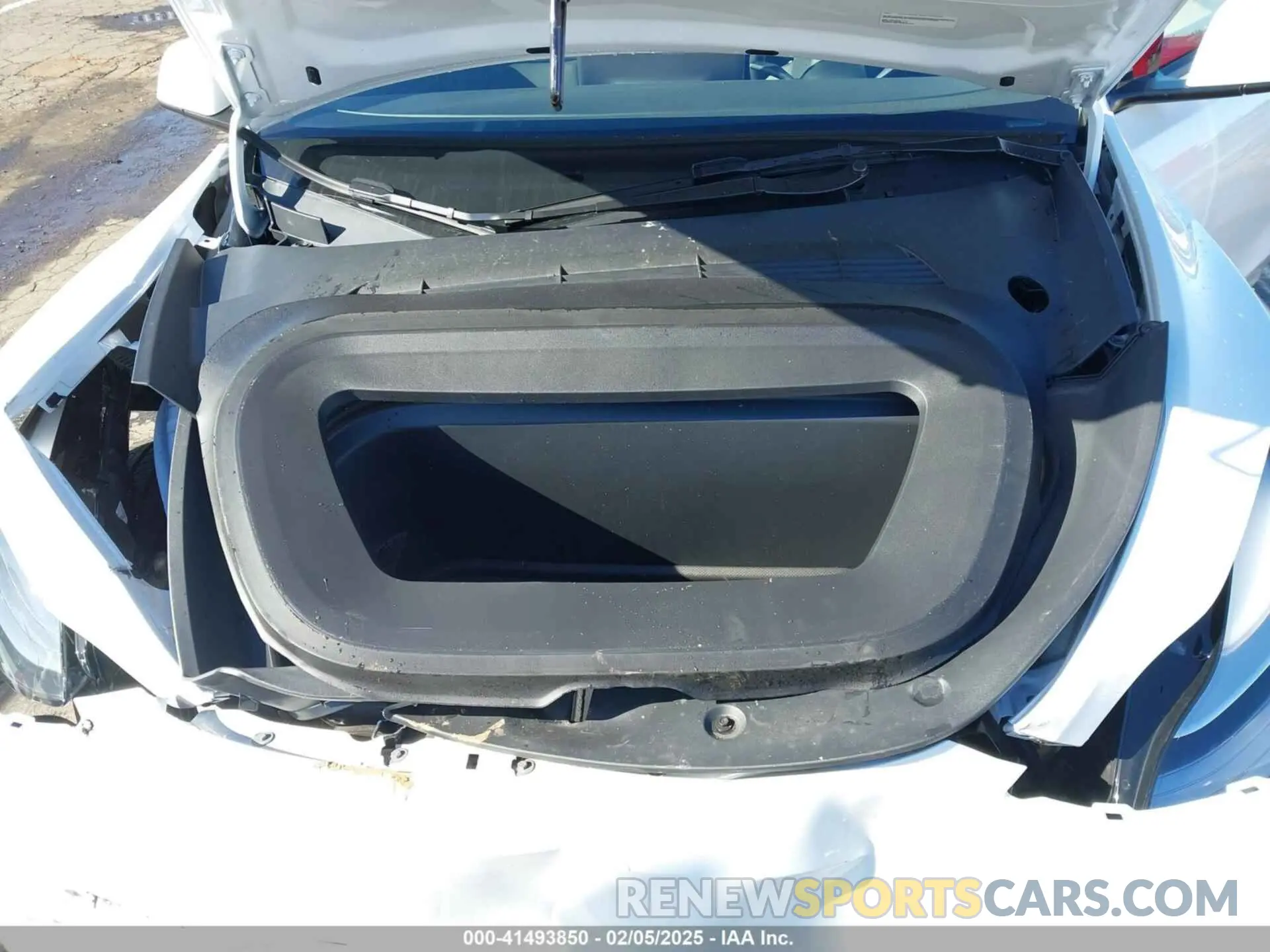 10 Photograph of a damaged car 7SAYGDEE1NF402745 TESLA MODEL Y 2022
