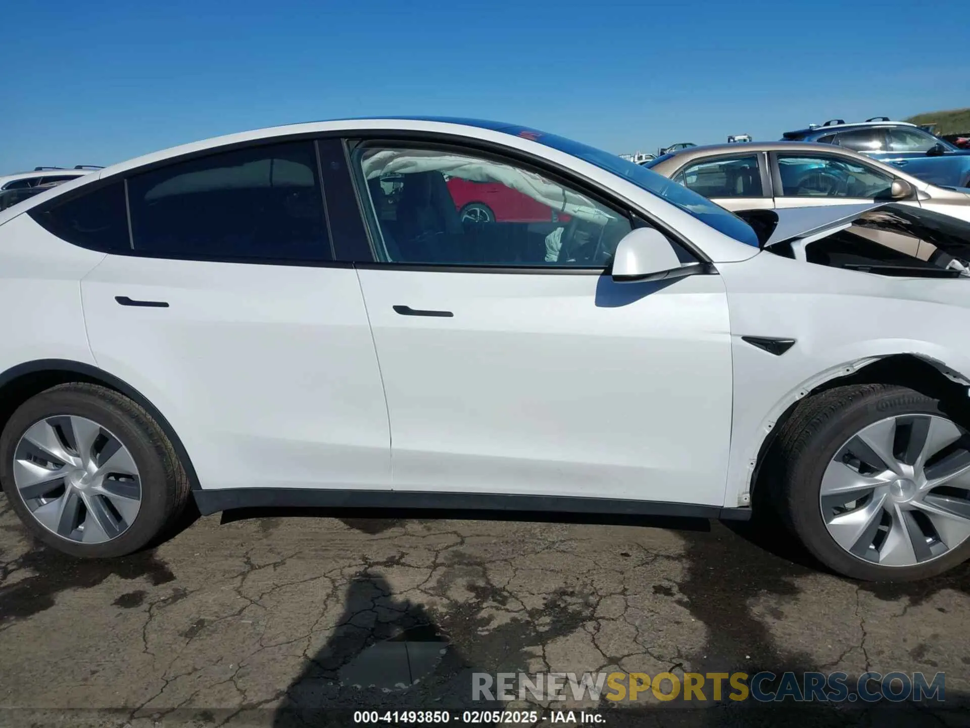 13 Photograph of a damaged car 7SAYGDEE1NF402745 TESLA MODEL Y 2022