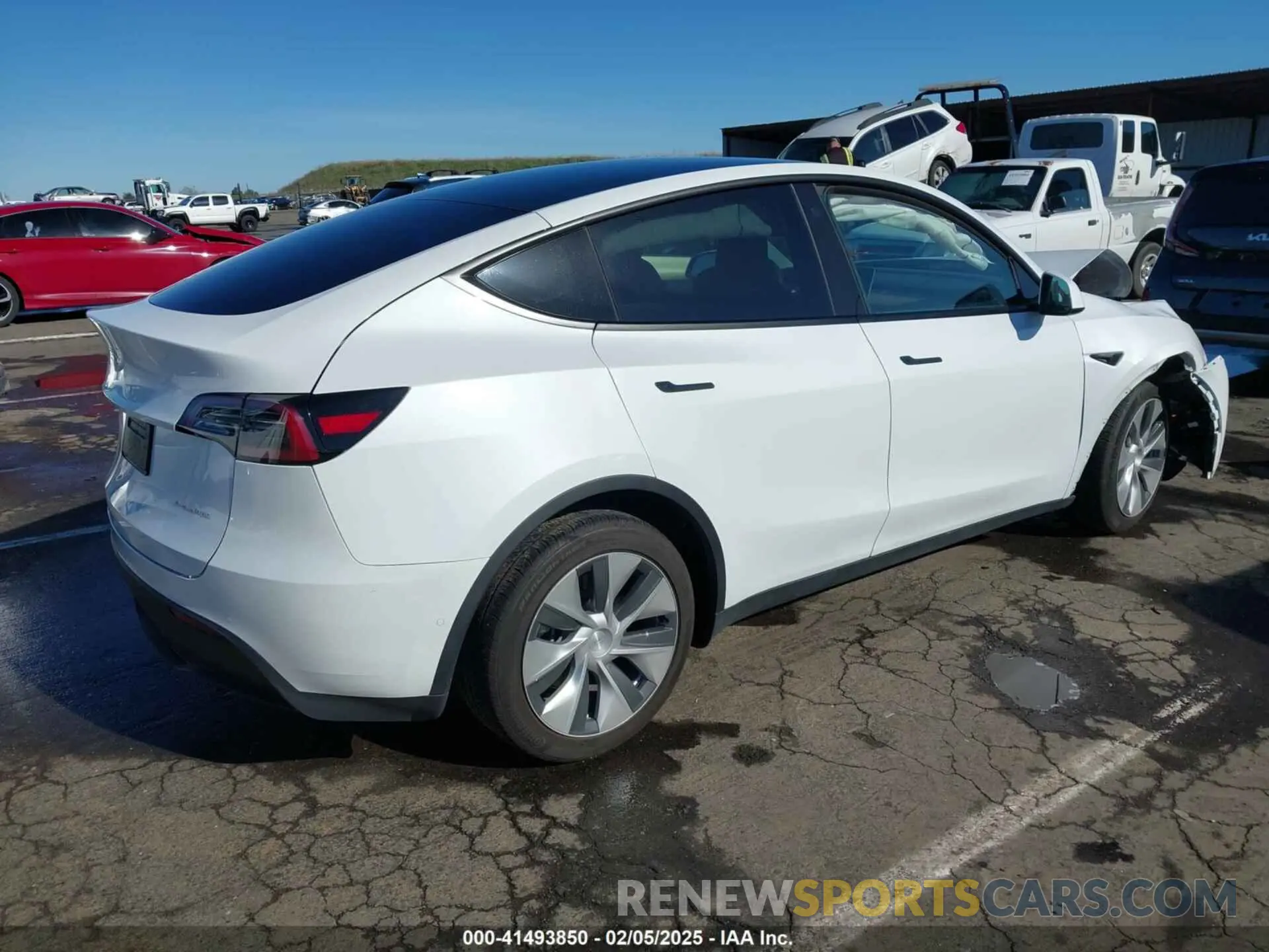 4 Photograph of a damaged car 7SAYGDEE1NF402745 TESLA MODEL Y 2022