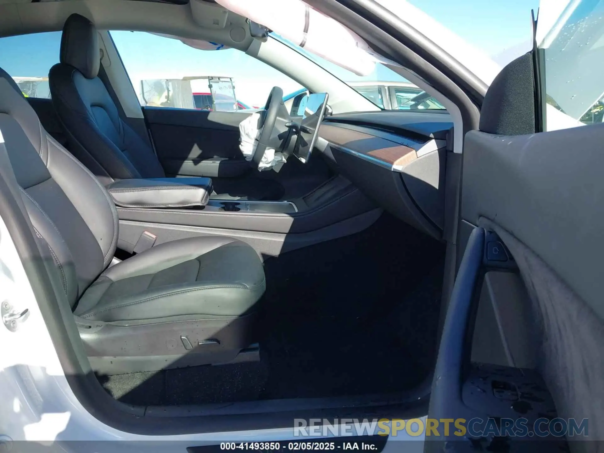 5 Photograph of a damaged car 7SAYGDEE1NF402745 TESLA MODEL Y 2022