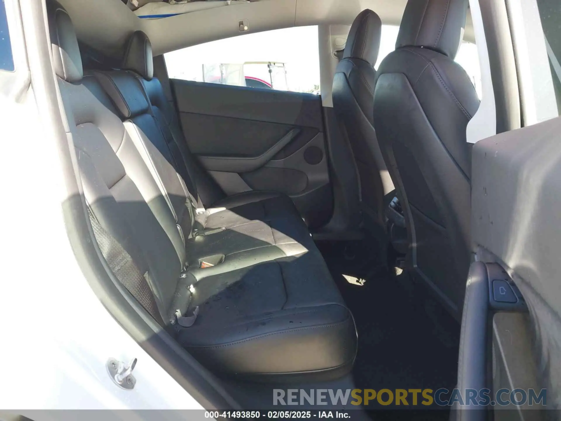 8 Photograph of a damaged car 7SAYGDEE1NF402745 TESLA MODEL Y 2022