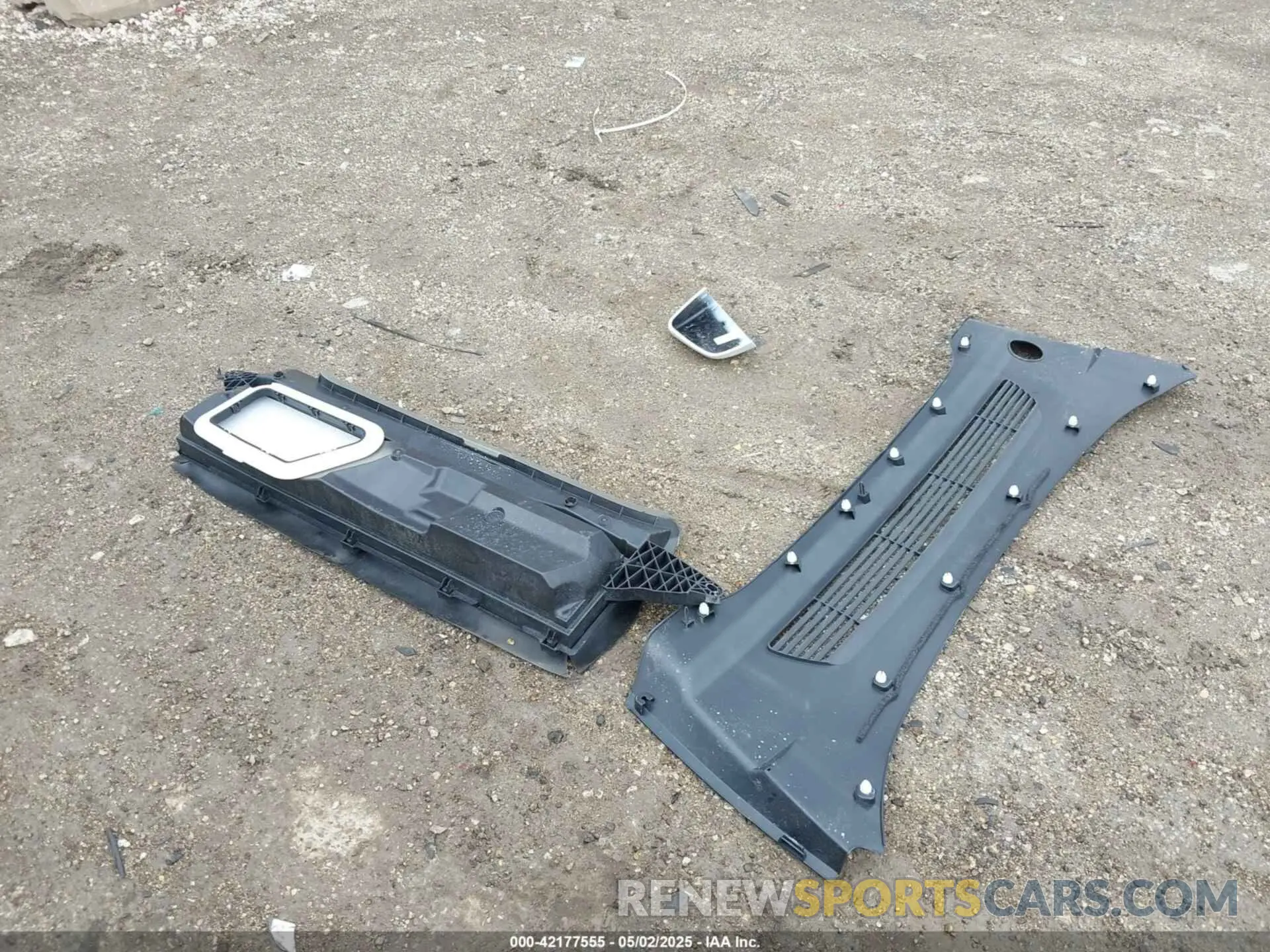12 Photograph of a damaged car 7SAYGDEE1NF421098 TESLA MODEL Y 2022