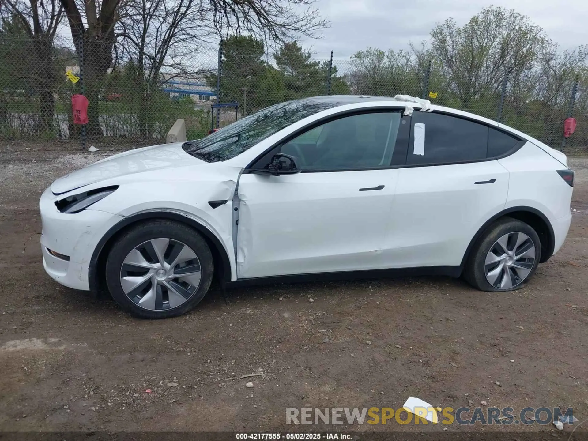 15 Photograph of a damaged car 7SAYGDEE1NF421098 TESLA MODEL Y 2022