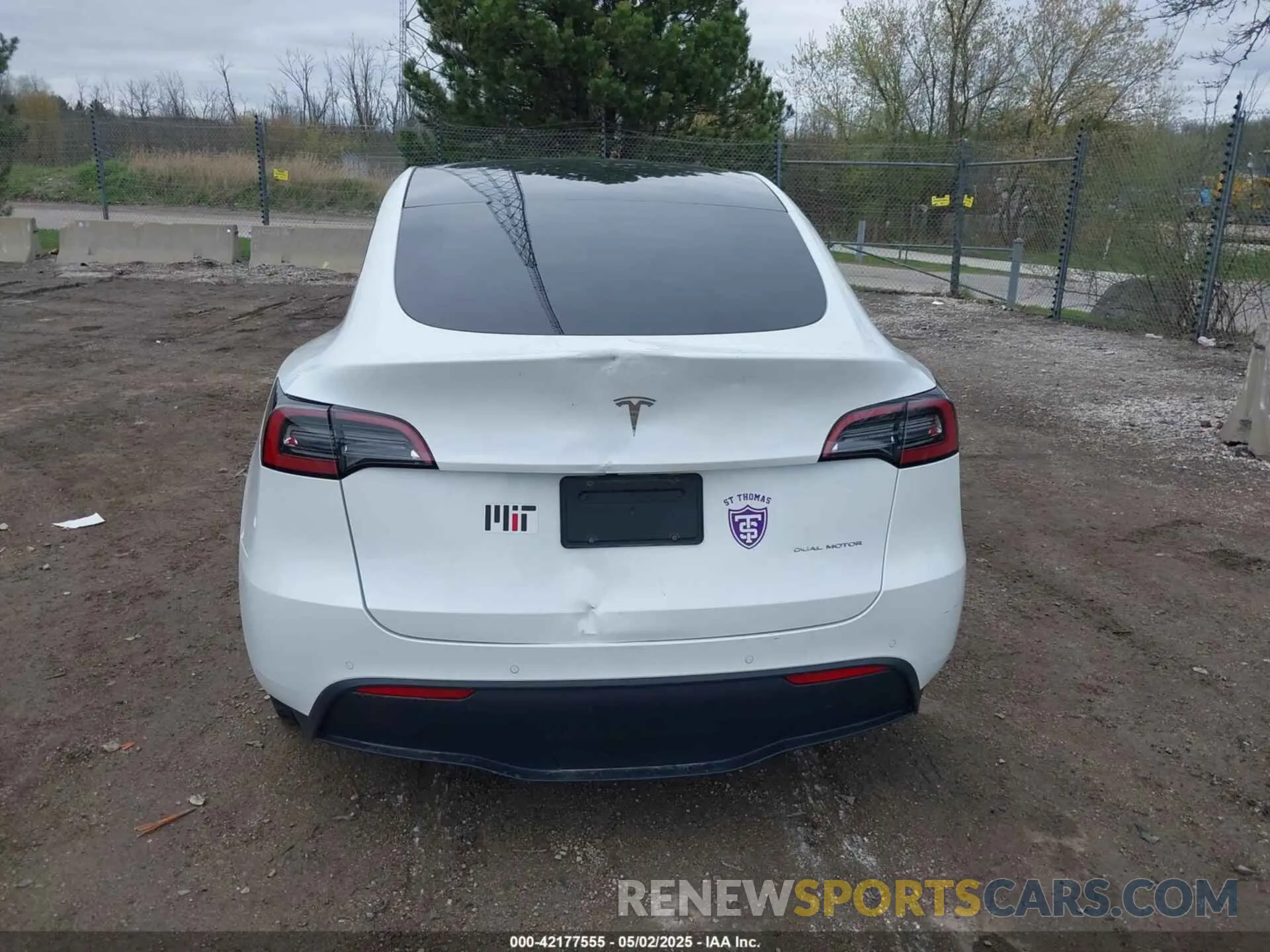 17 Photograph of a damaged car 7SAYGDEE1NF421098 TESLA MODEL Y 2022