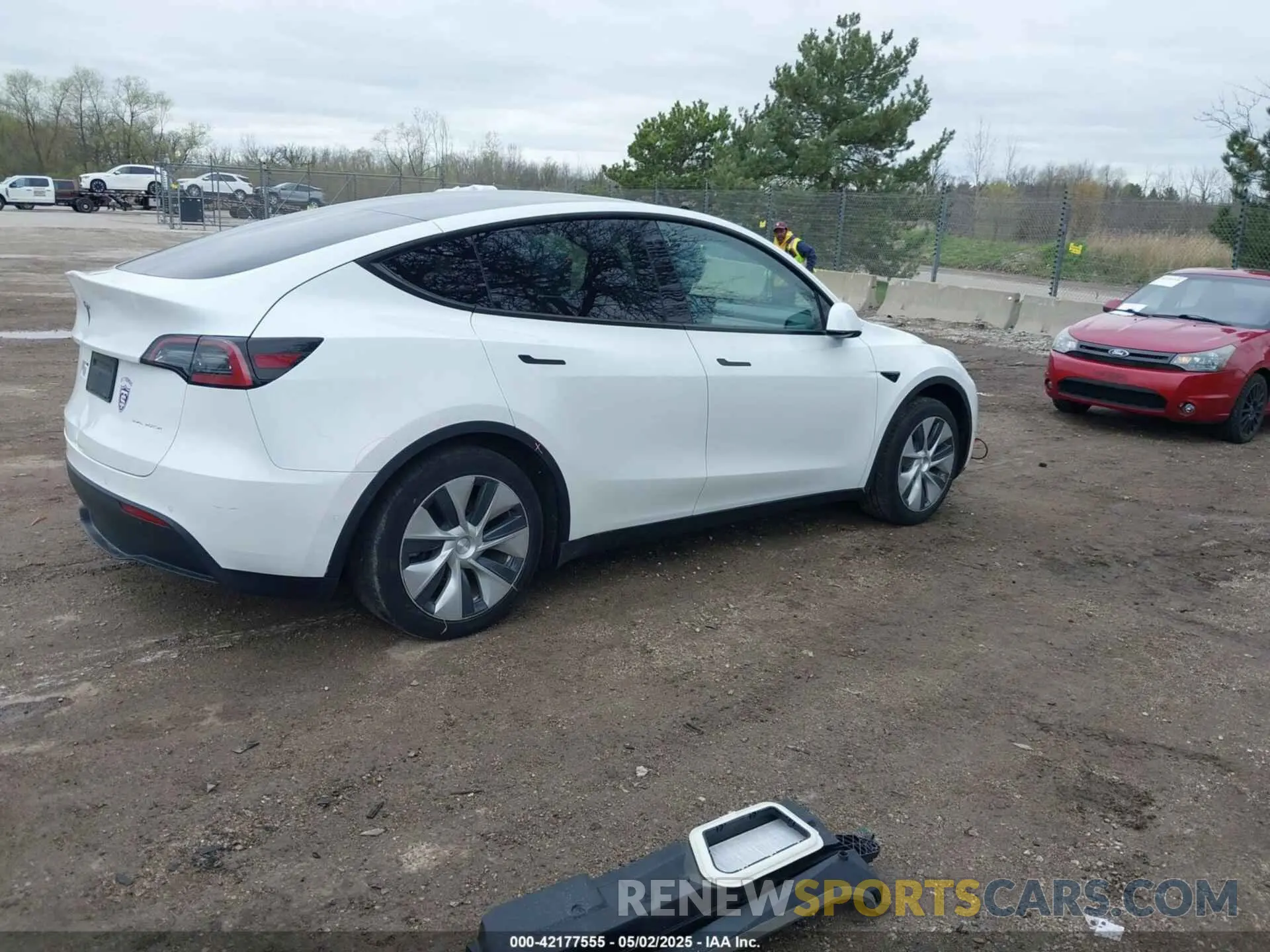 4 Photograph of a damaged car 7SAYGDEE1NF421098 TESLA MODEL Y 2022