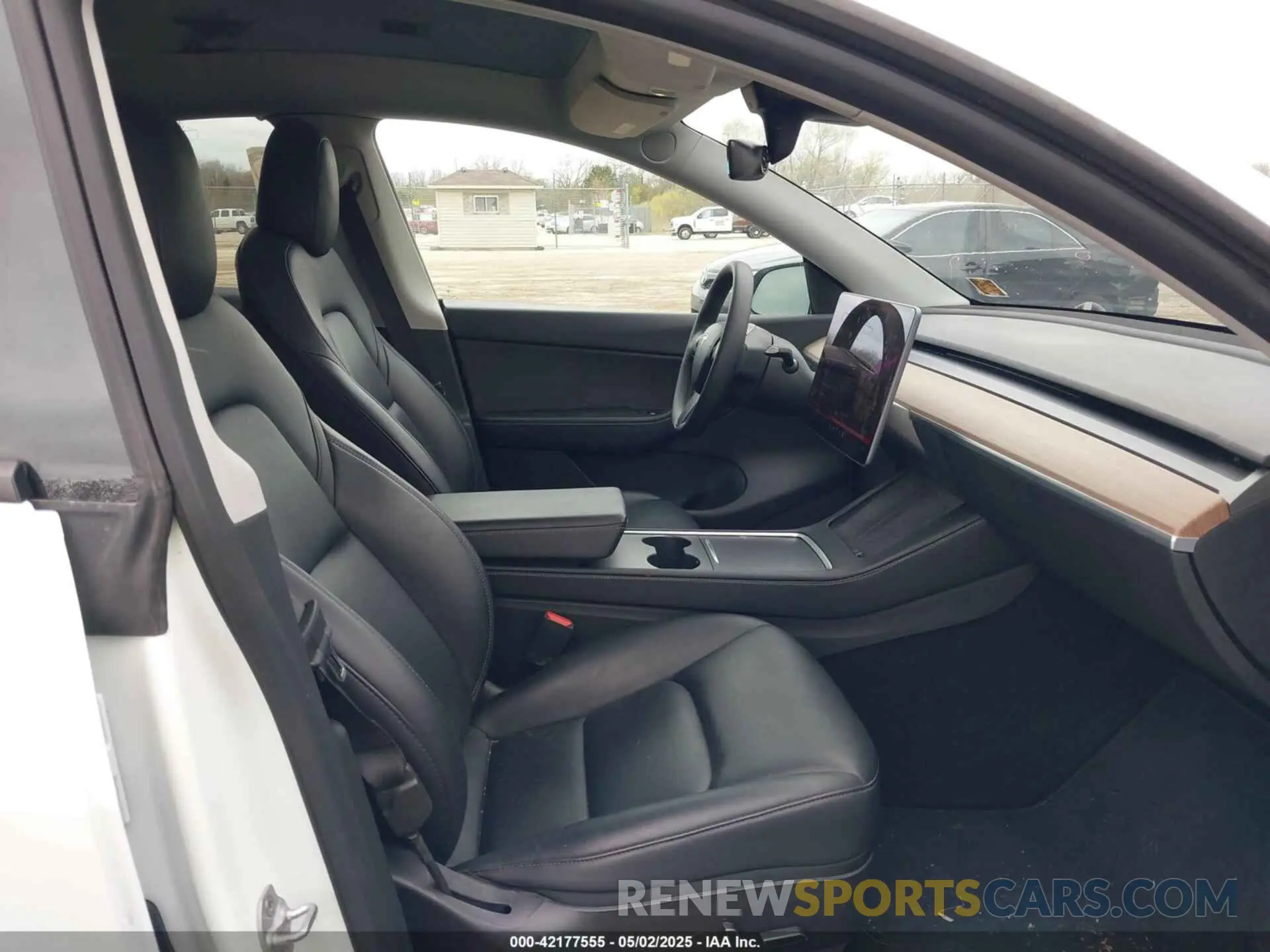 5 Photograph of a damaged car 7SAYGDEE1NF421098 TESLA MODEL Y 2022